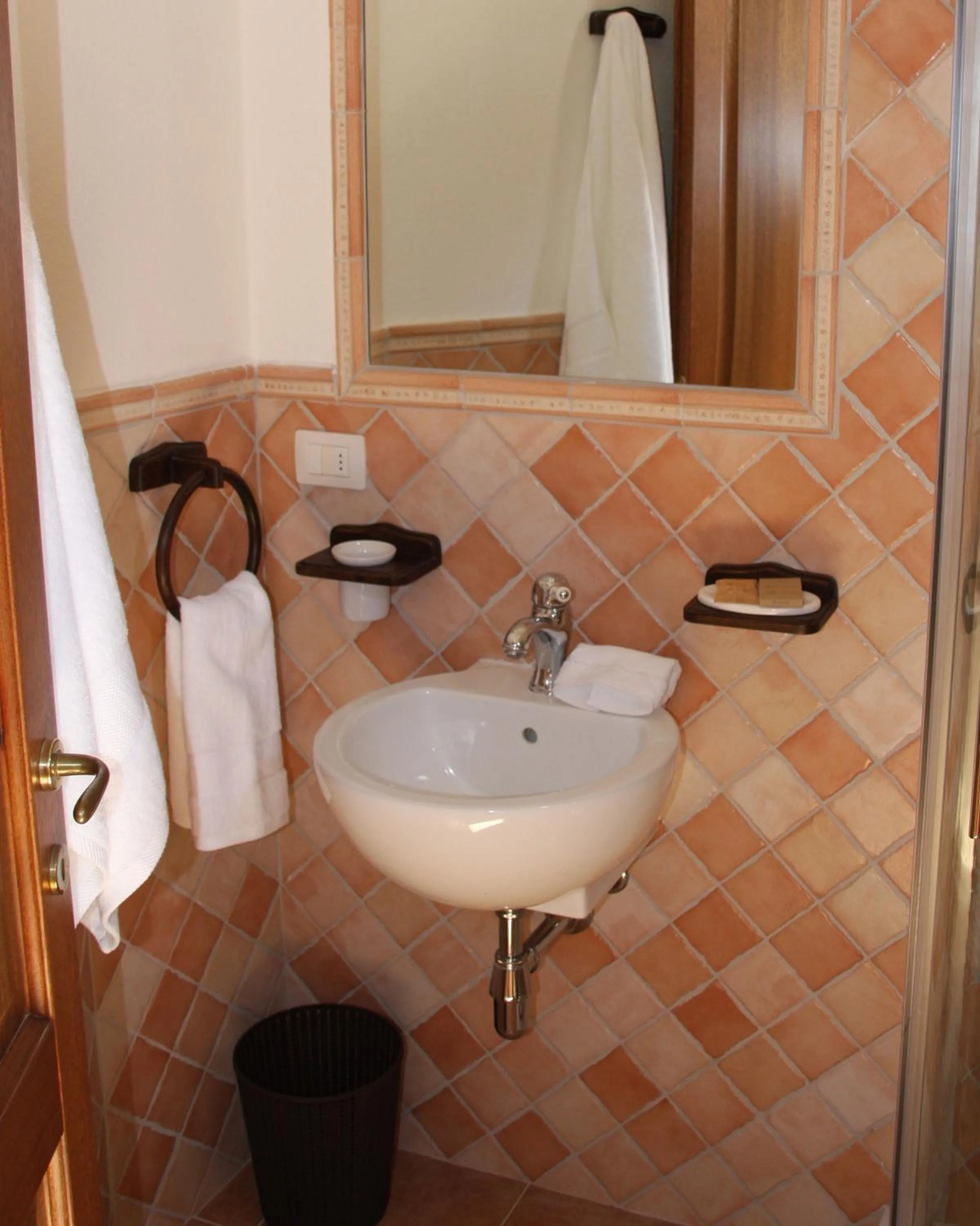 Bathroom in L'Alloggio-Not just rooms