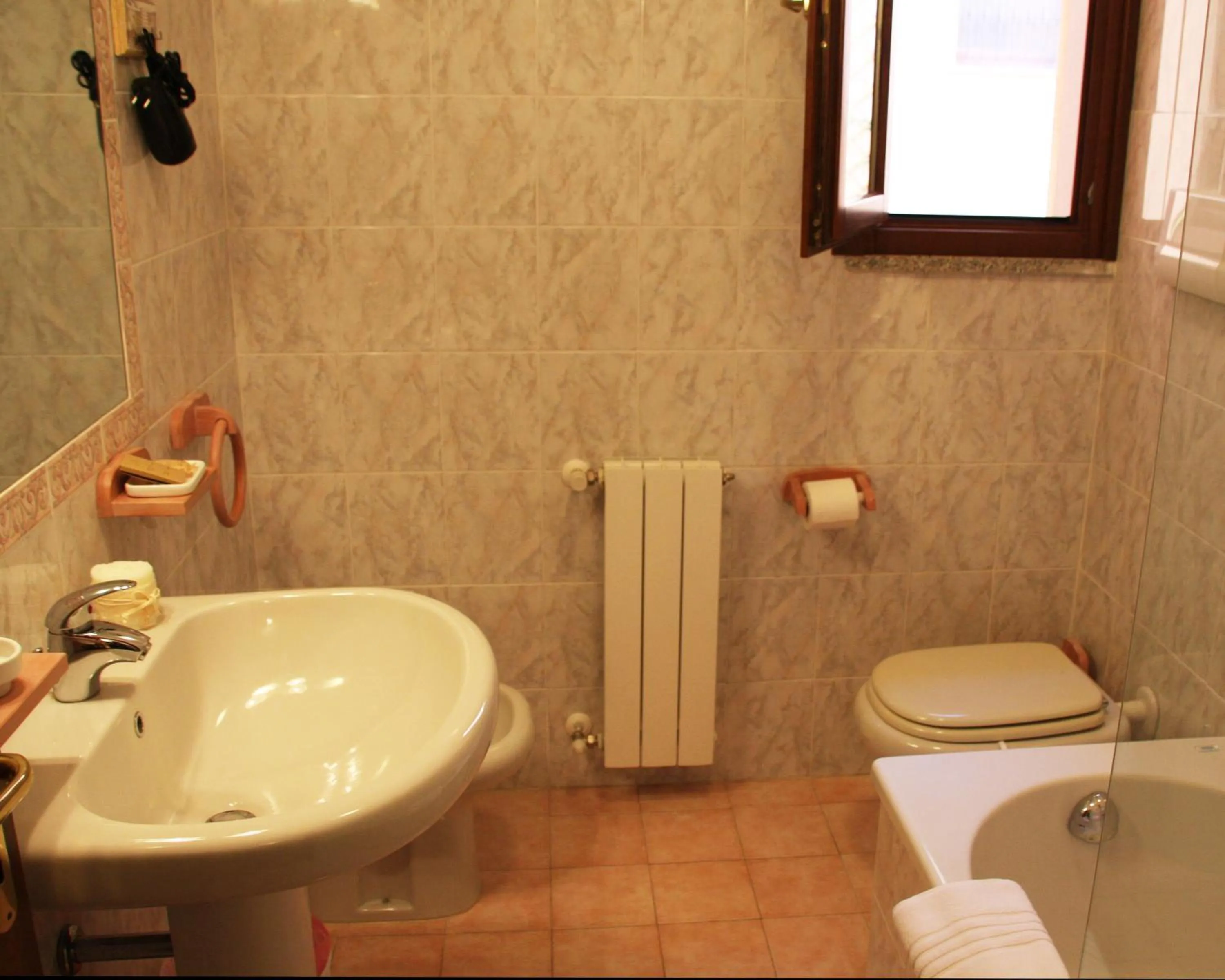 Bathroom in L'Alloggio-Not just rooms