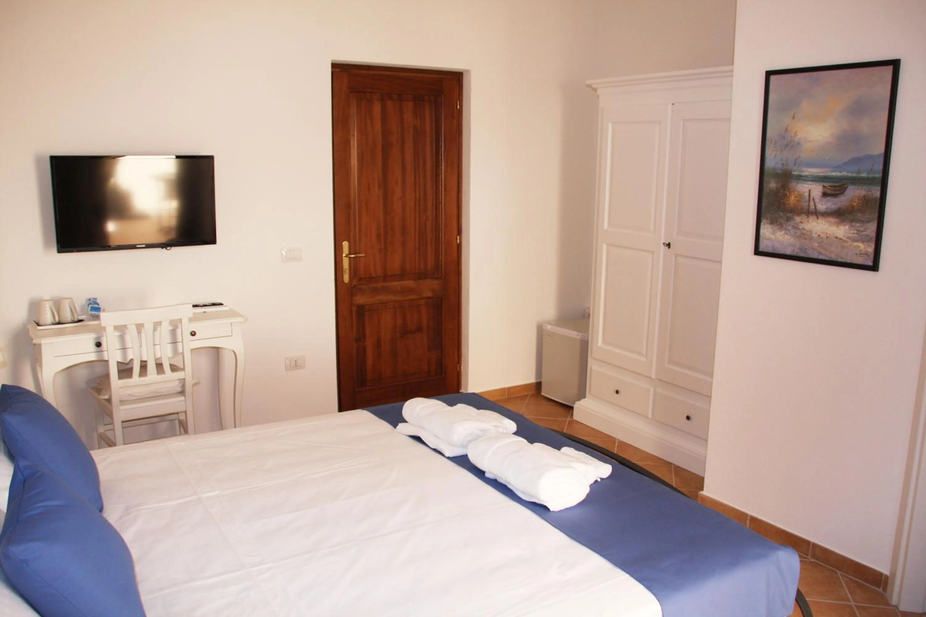TV and multimedia, Bed in L'Alloggio-Not just rooms
