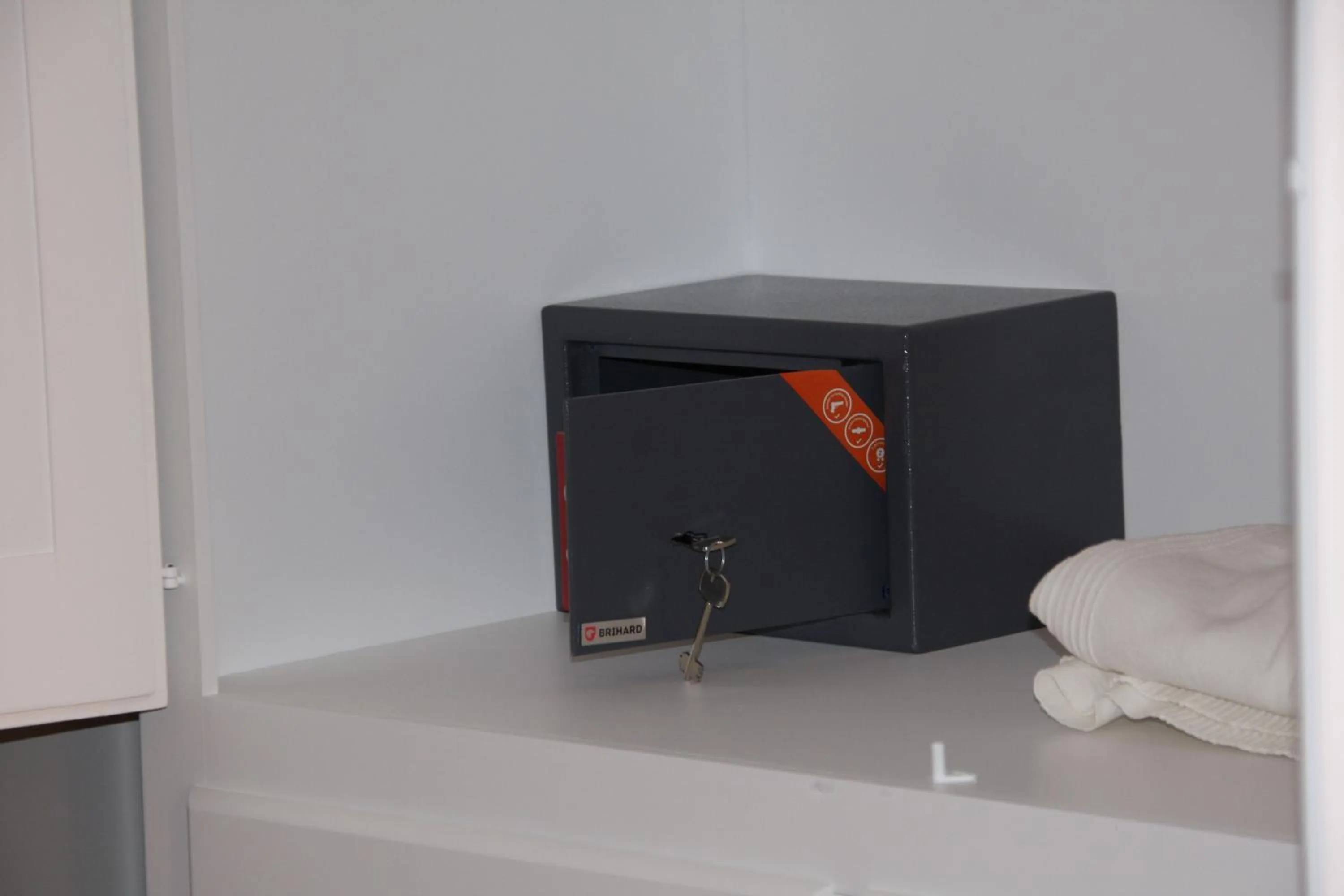 safe in L'Alloggio-Not just rooms