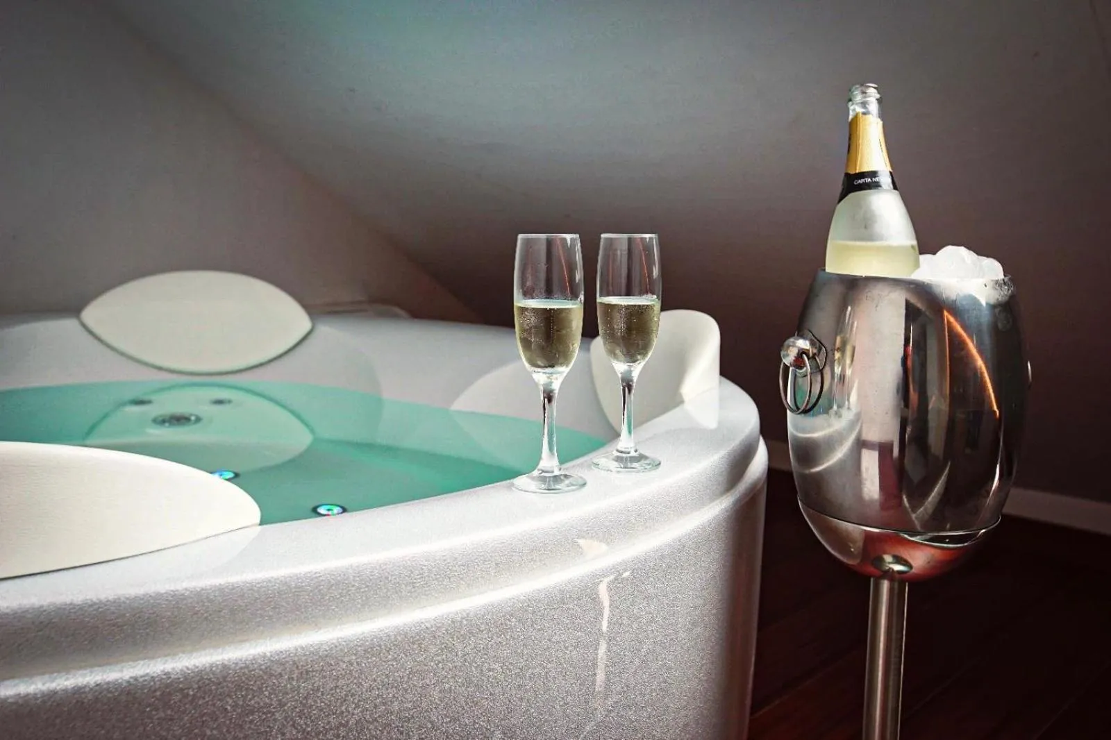 Hot Tub in Anahita Boutique Hotel