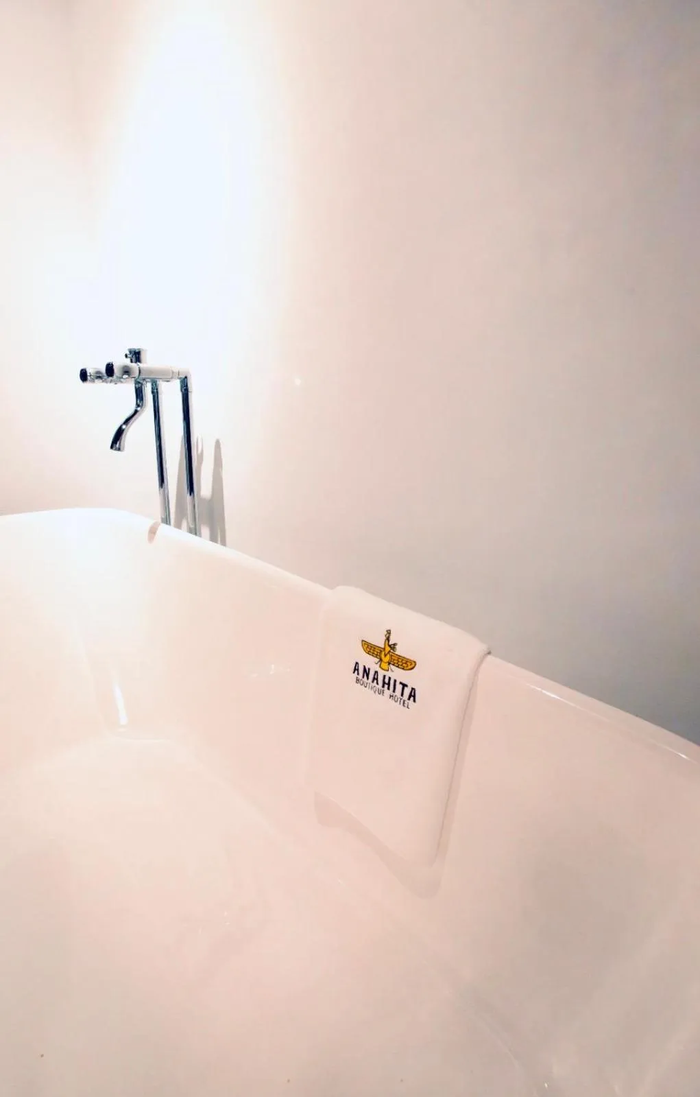 Bath in Anahita Boutique Hotel