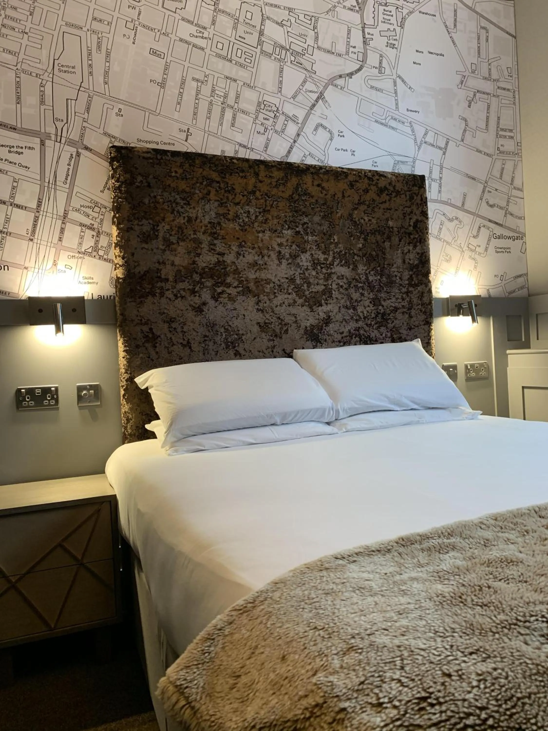 Bedroom, Bed in Babbity Bowsters