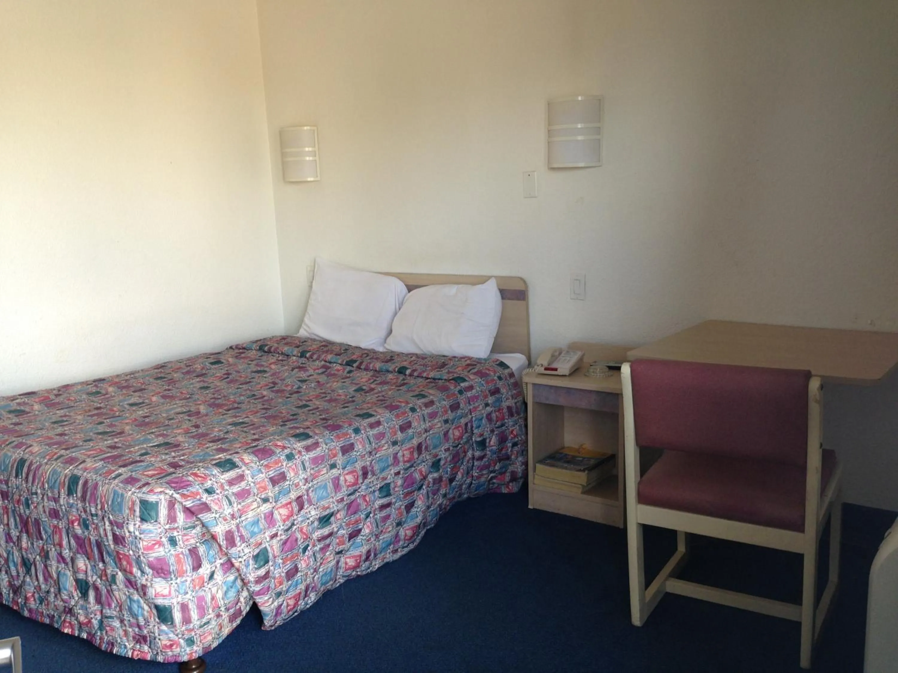 Photo of the whole room, Bed in Relax Inn Forth Worth