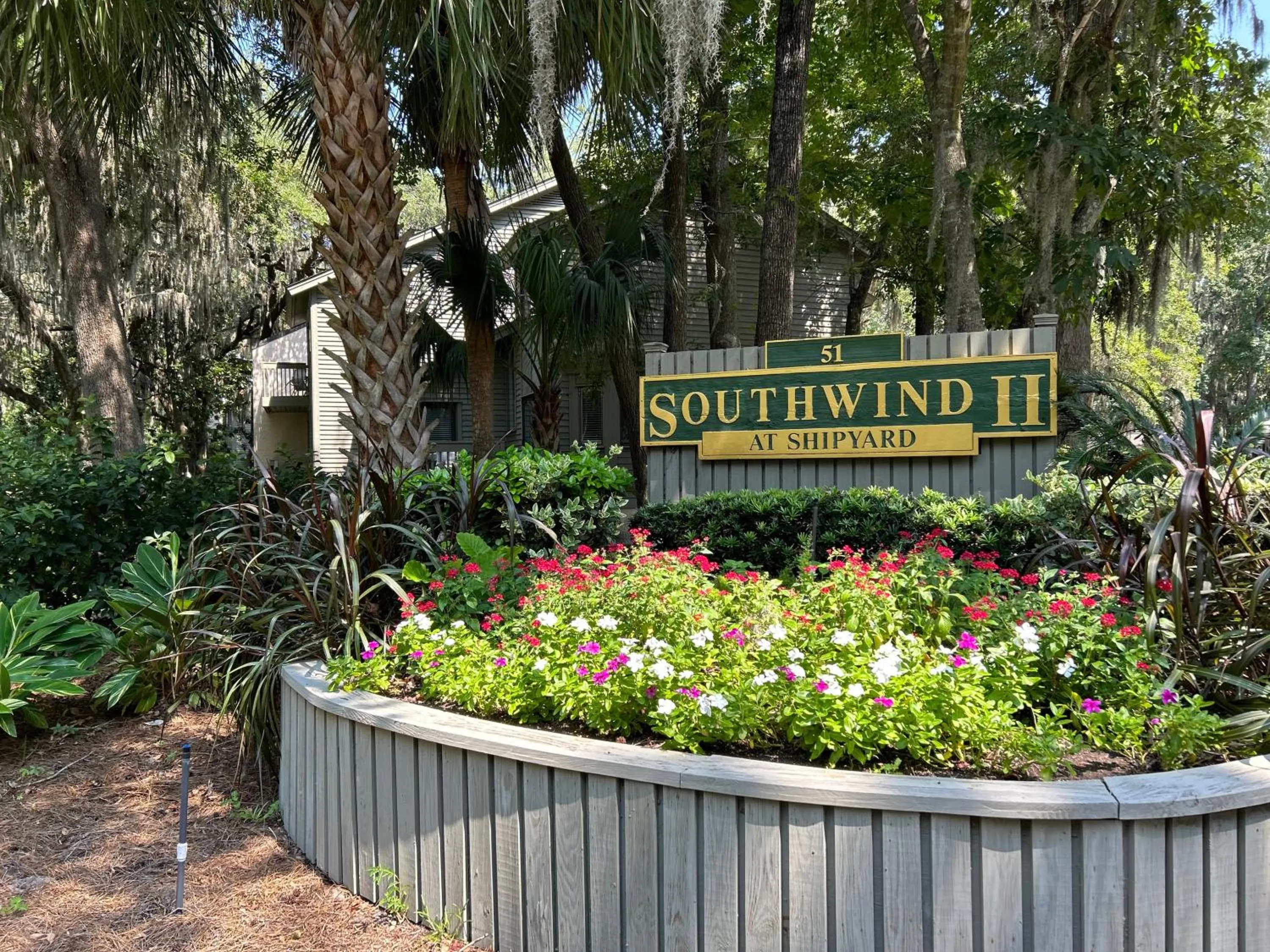 Facade/entrance in Southwind II at Shipyard