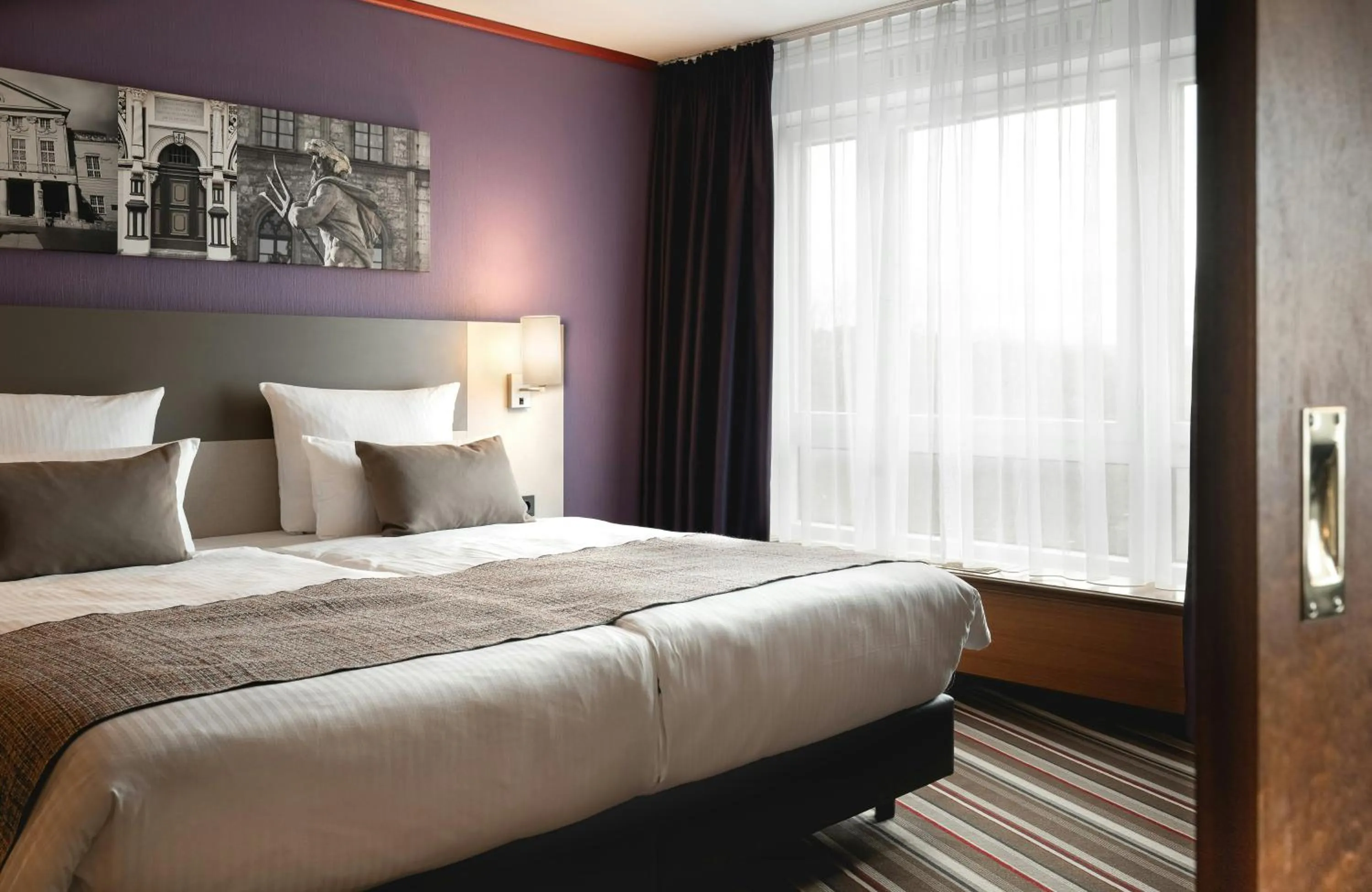 Photo of the whole room, Bed in Leonardo Hotel Weimar