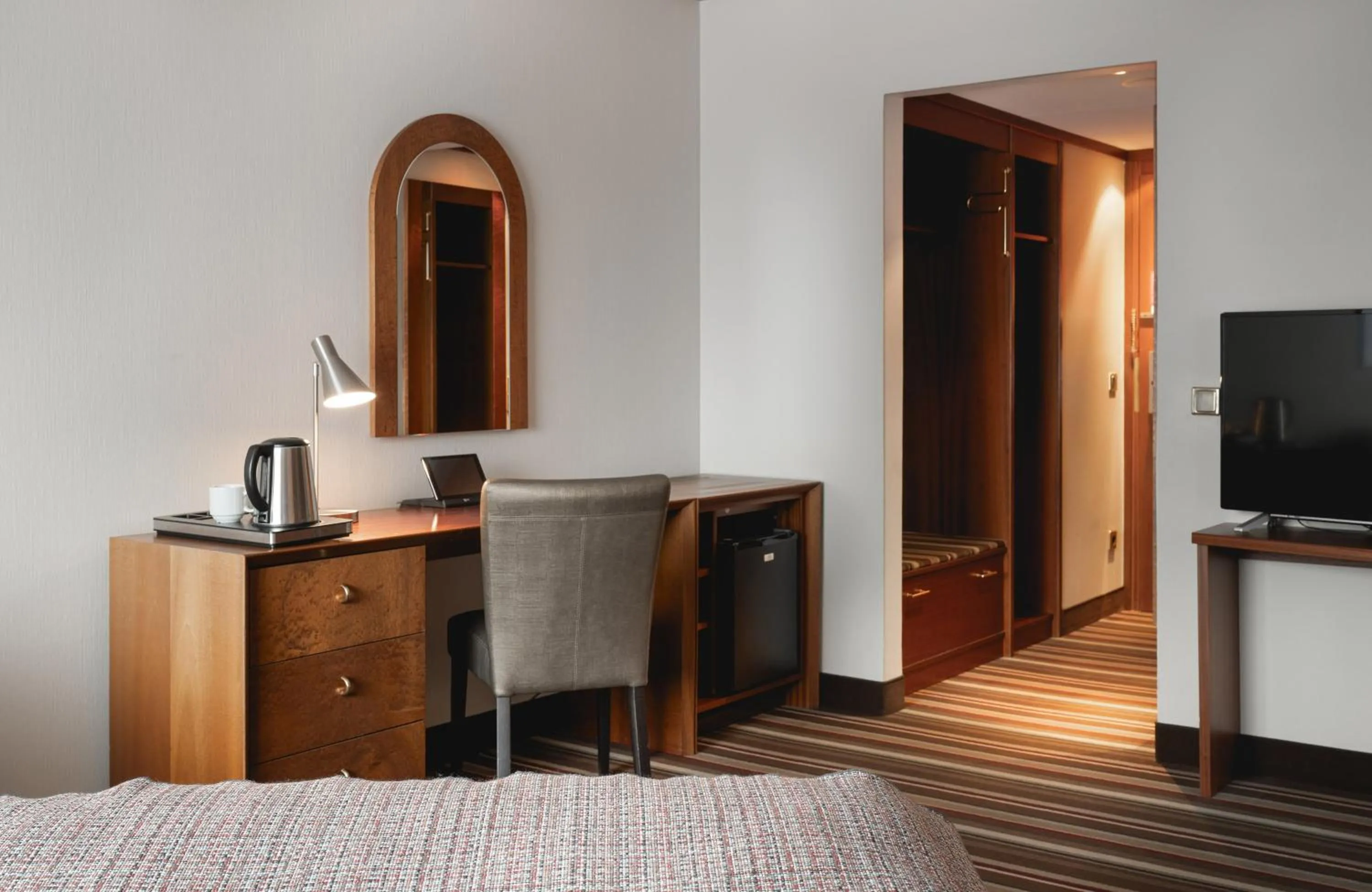 Photo of the whole room, Bed in Leonardo Hotel Weimar