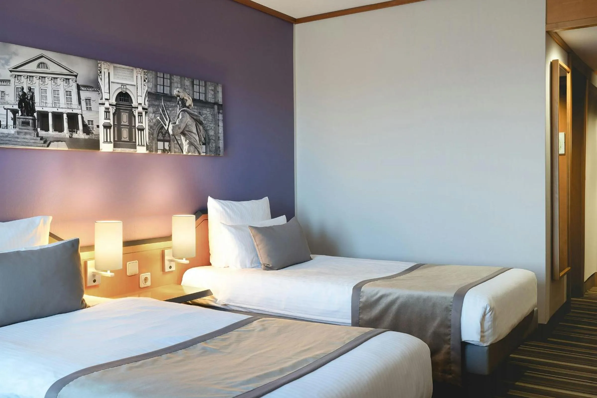 Photo of the whole room, Bed in Leonardo Hotel Weimar