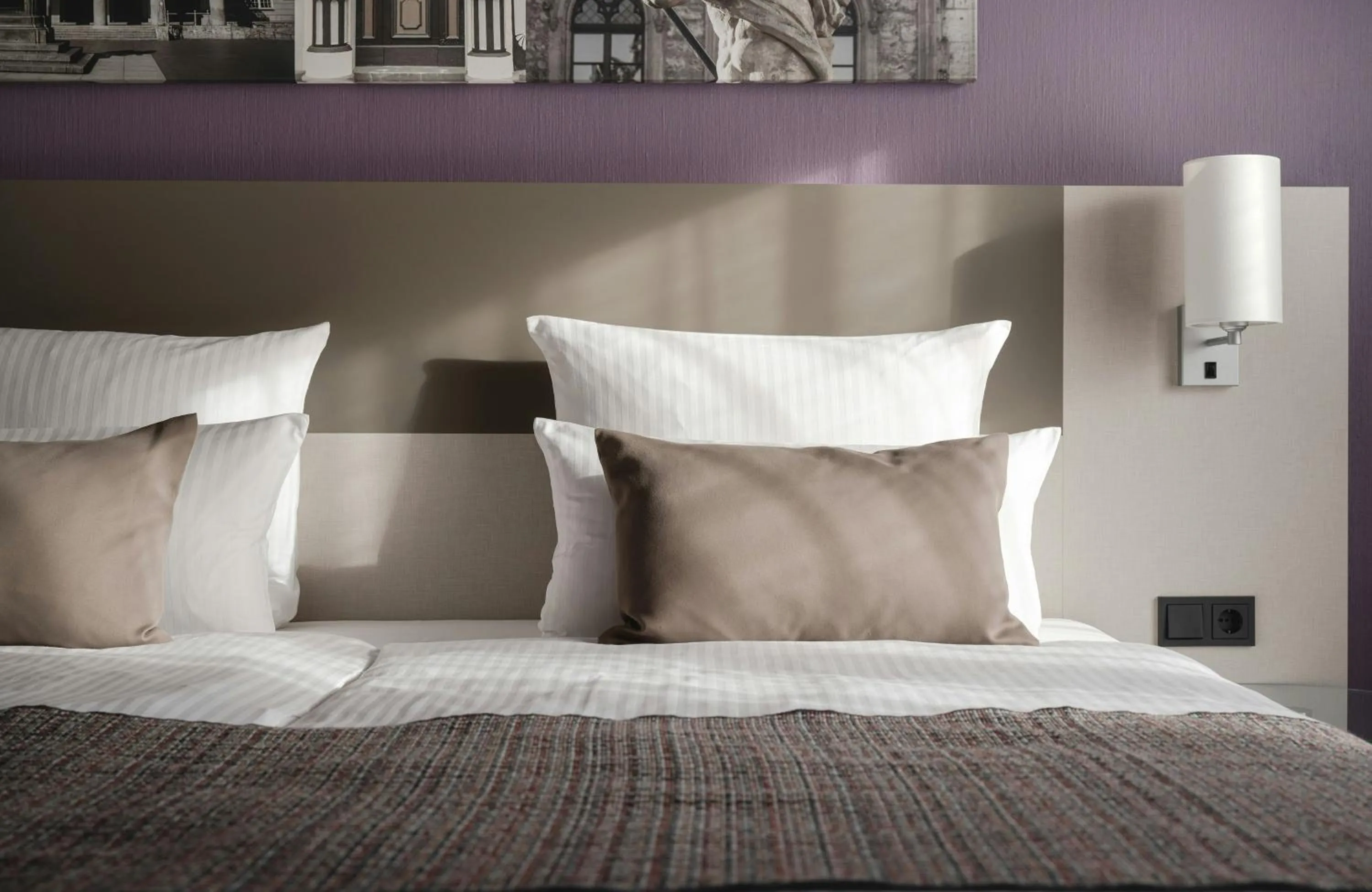 Photo of the whole room, Bed in Leonardo Hotel Weimar