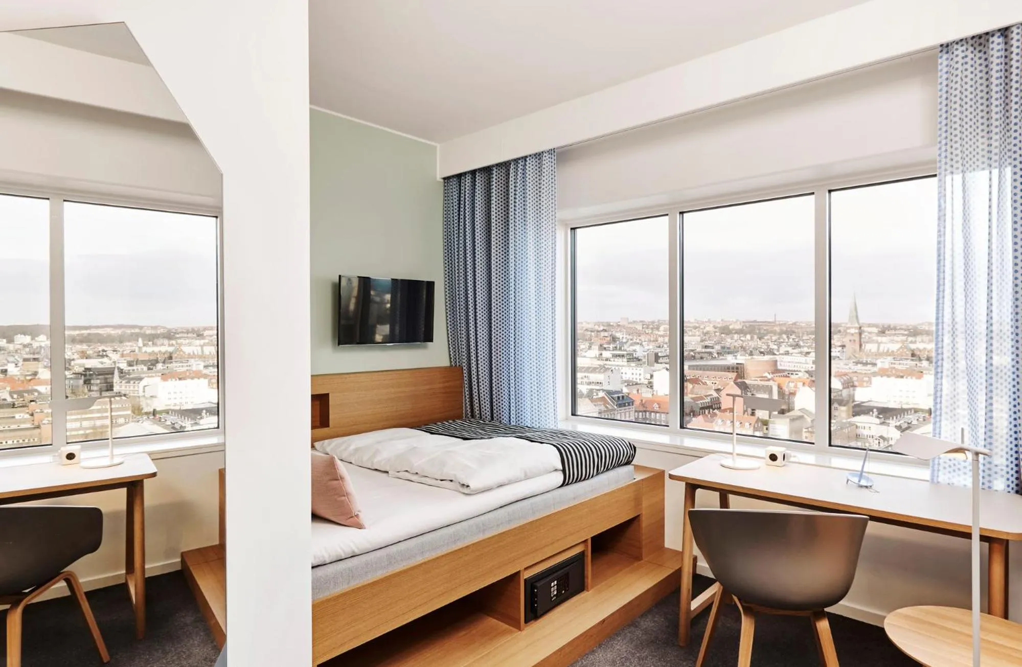 View (from property/room), Bed in Comwell Aarhus Dolce by Wyndham