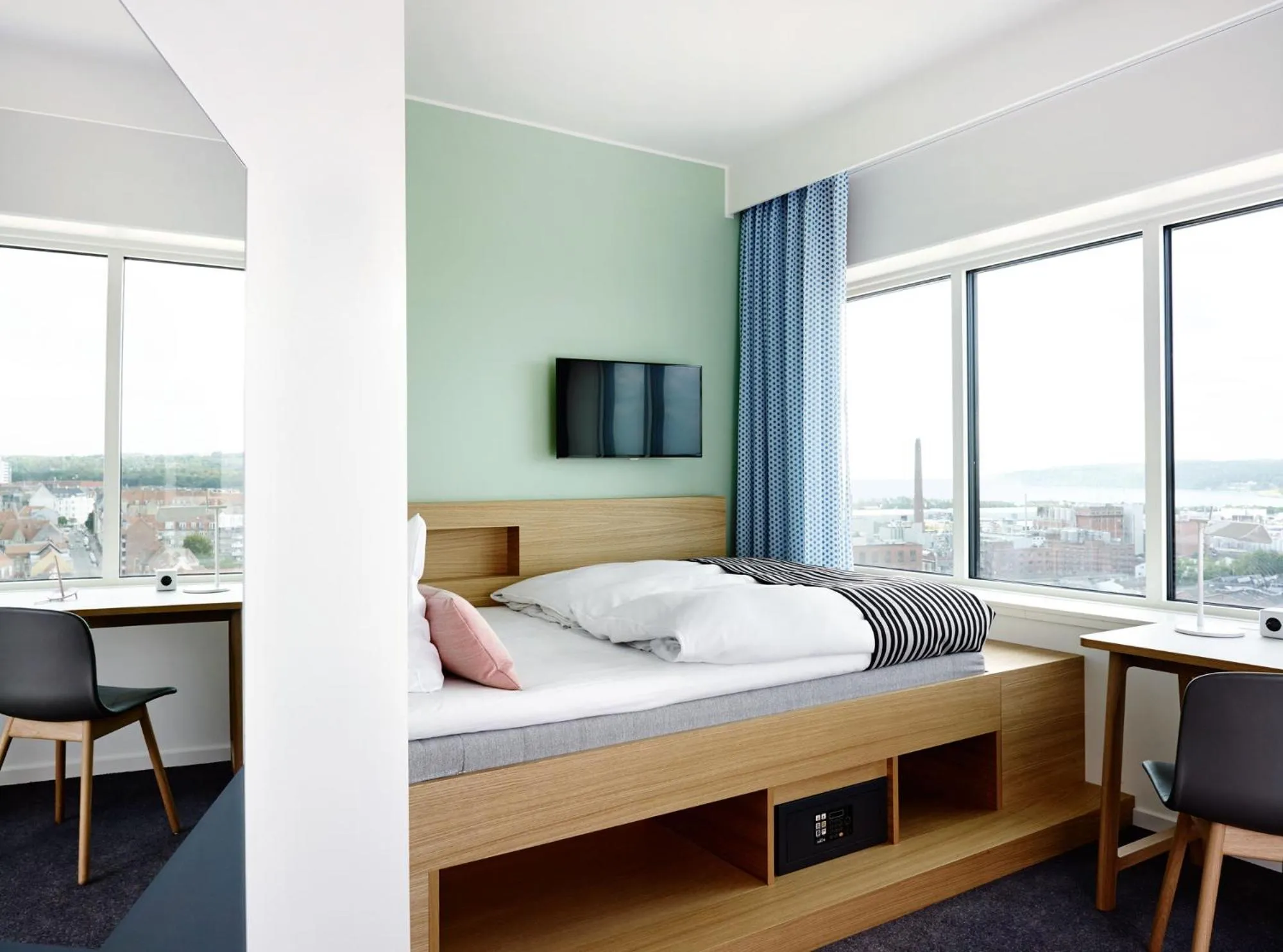 View (from property/room), Bed in Comwell Aarhus Dolce by Wyndham