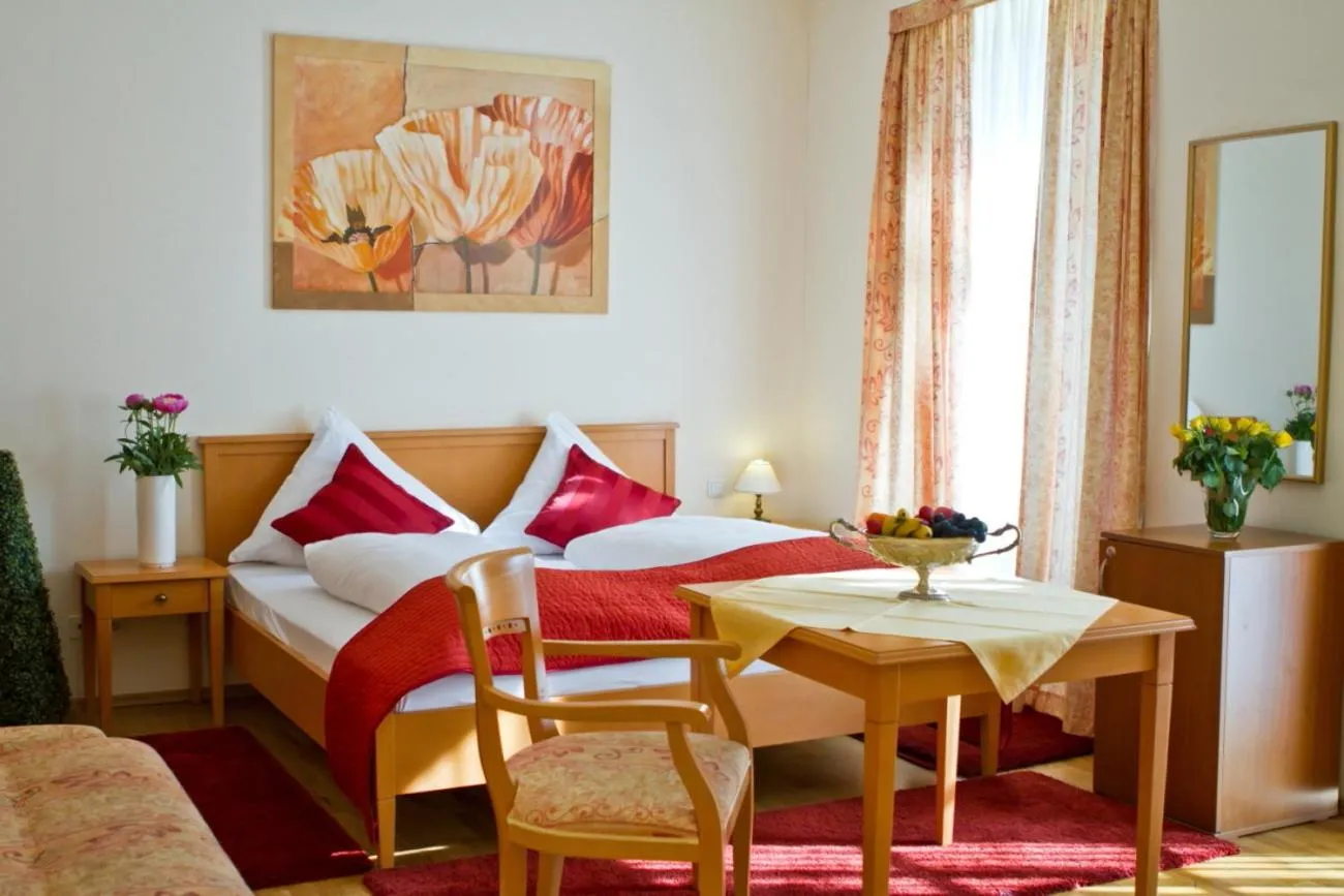 Bedroom, Bed in Hotel zum Goldenen Löwen