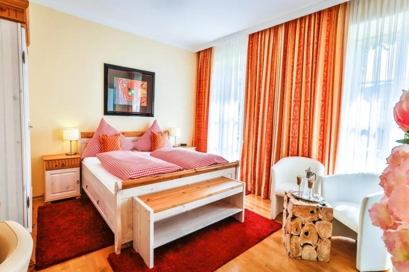 Bedroom, Bed in Hotel zum Goldenen Löwen