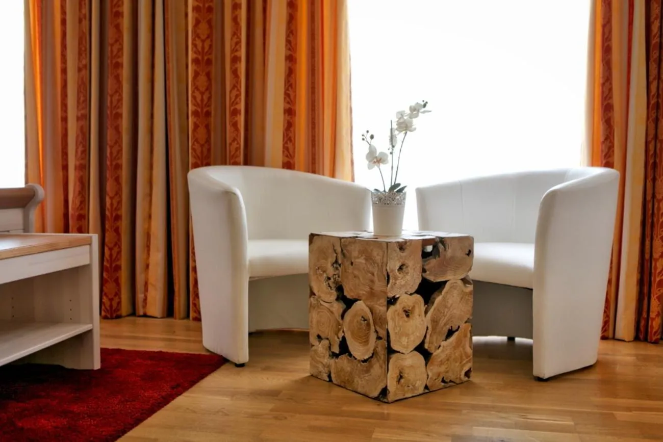 Bedroom, Bed in Hotel zum Goldenen Löwen