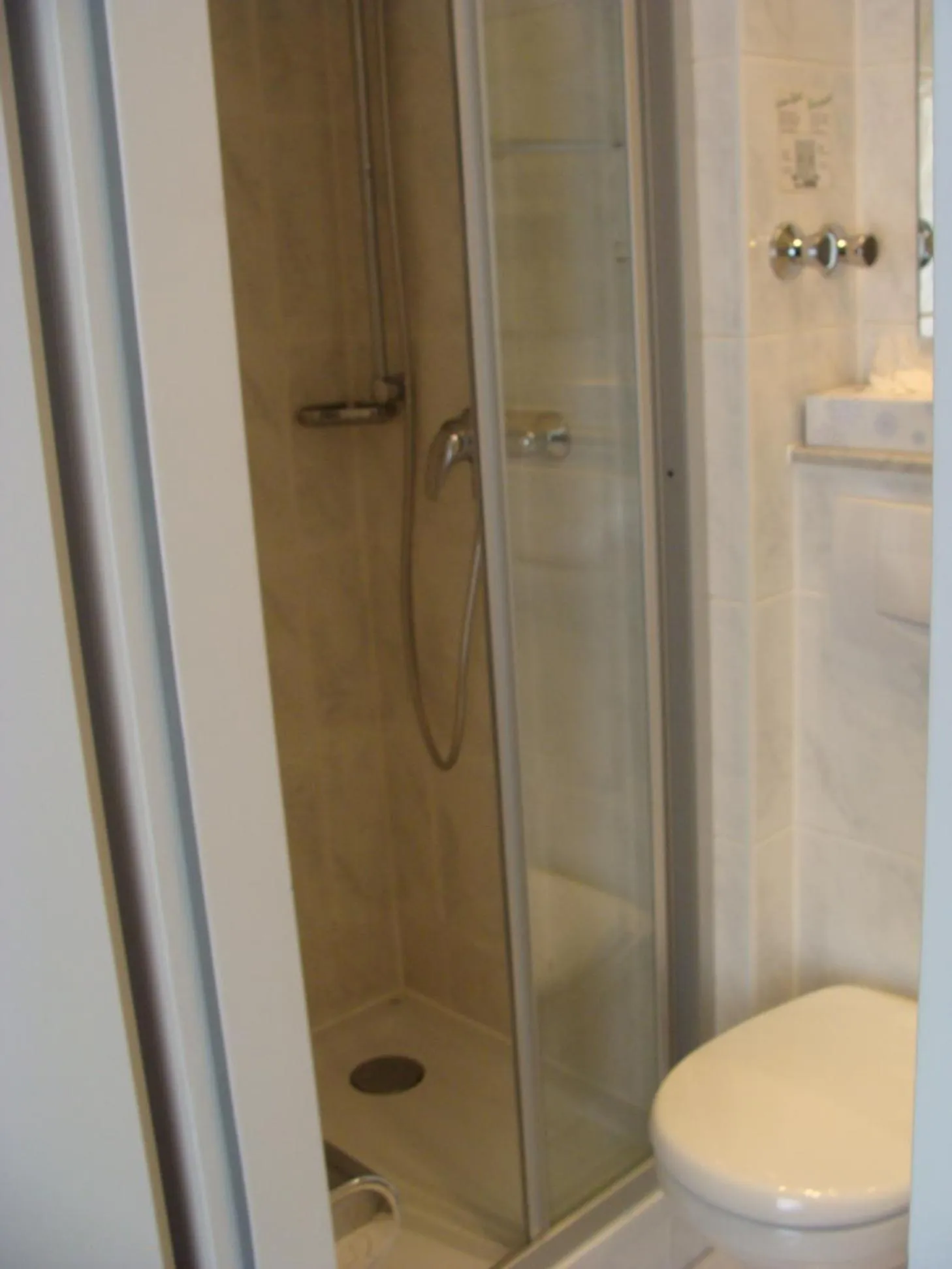 Shower in Hotel Löhr