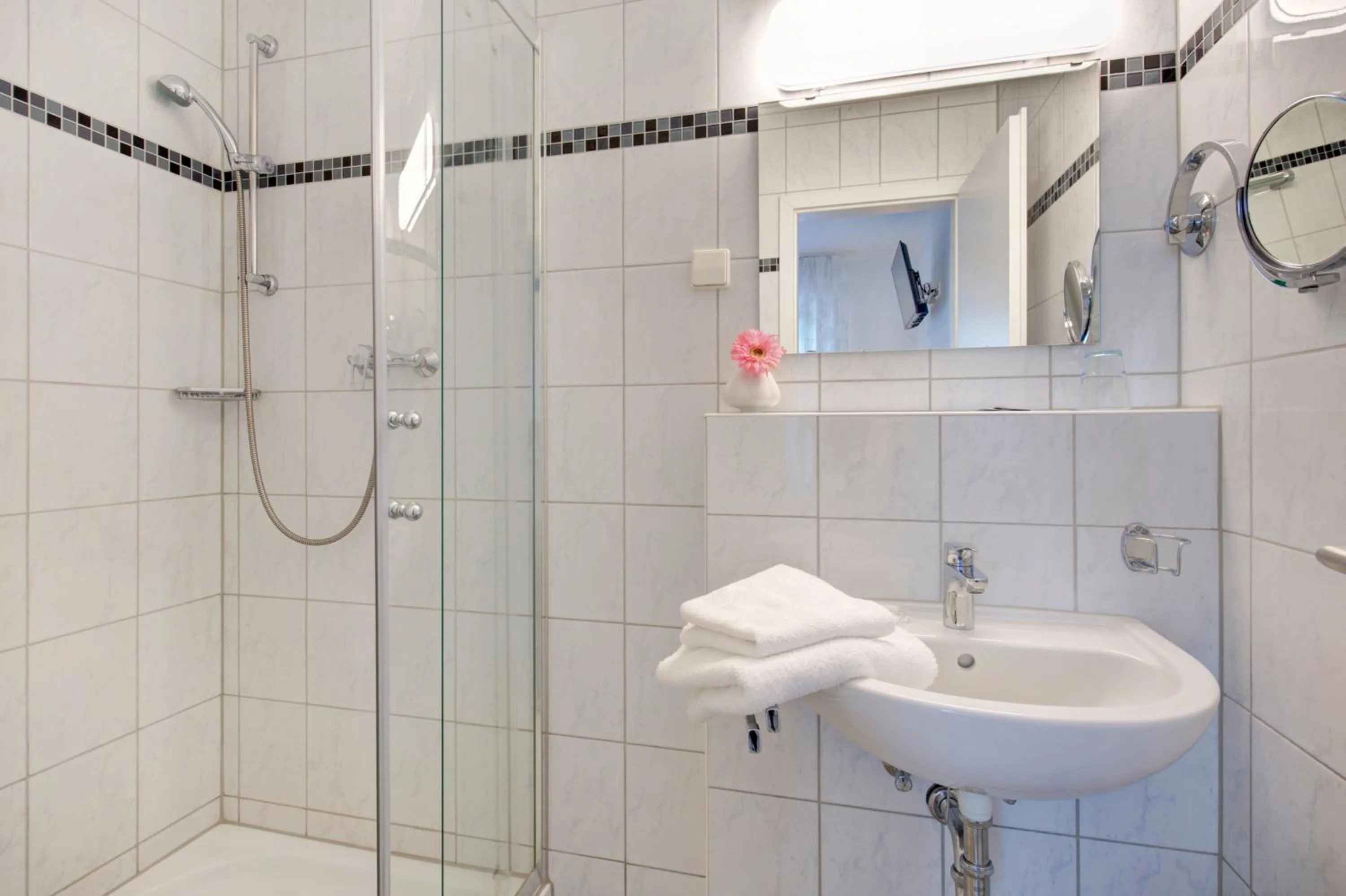 Shower in Hotel Löhr