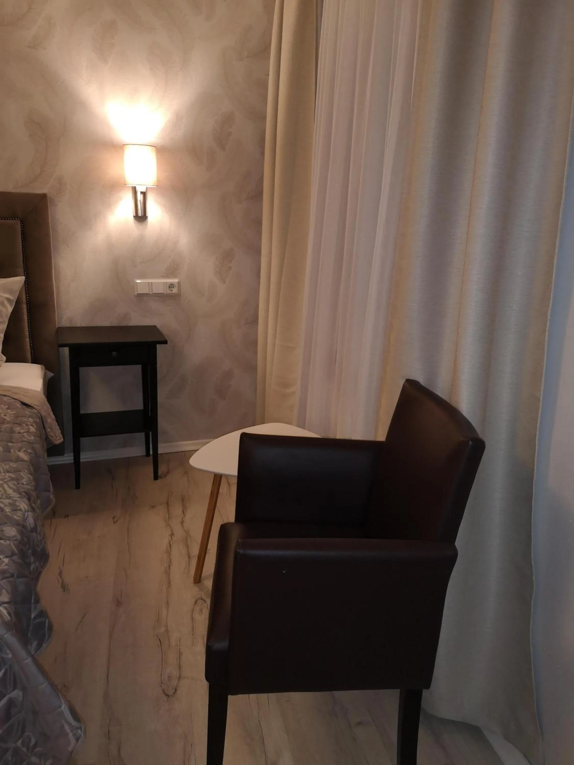 Seating area, Bed in Hotel Löhr