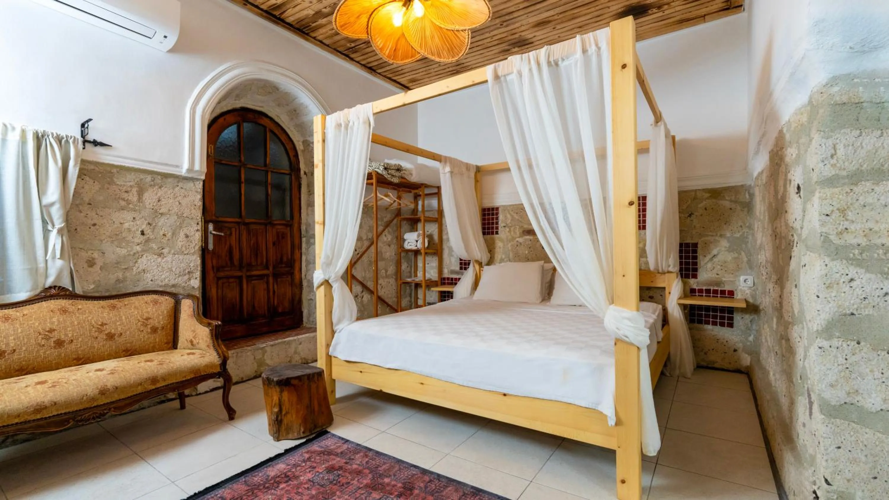 Bed in Woodstock Alaçatı