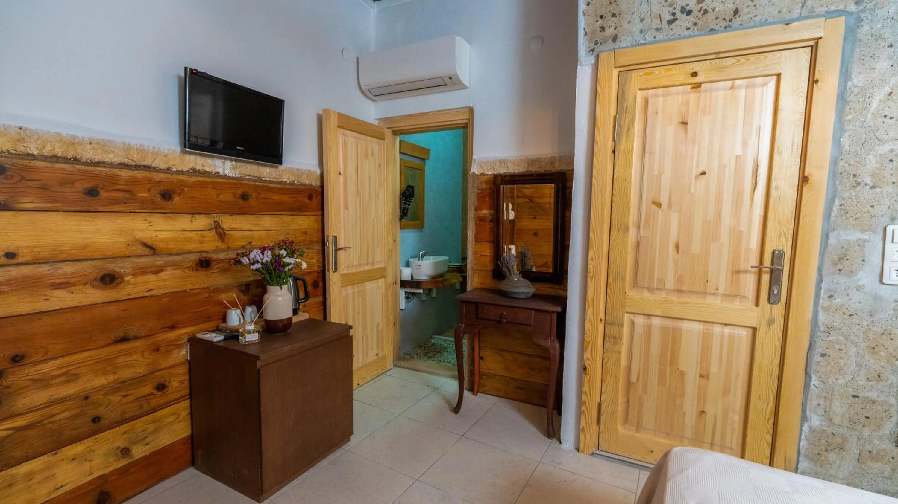 Bed in Woodstock Alaçatı