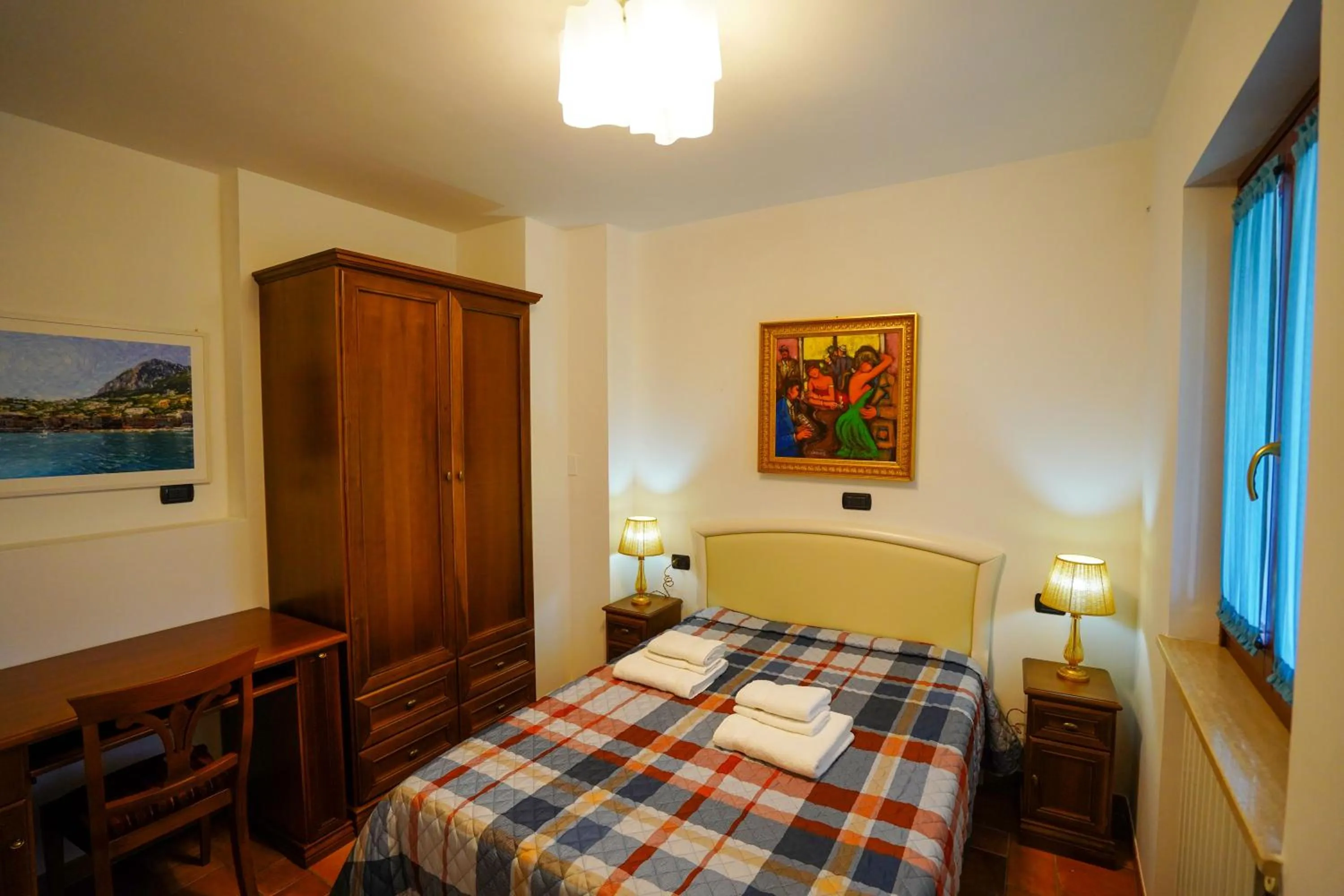 Photo of the whole room, Bed in station69 location