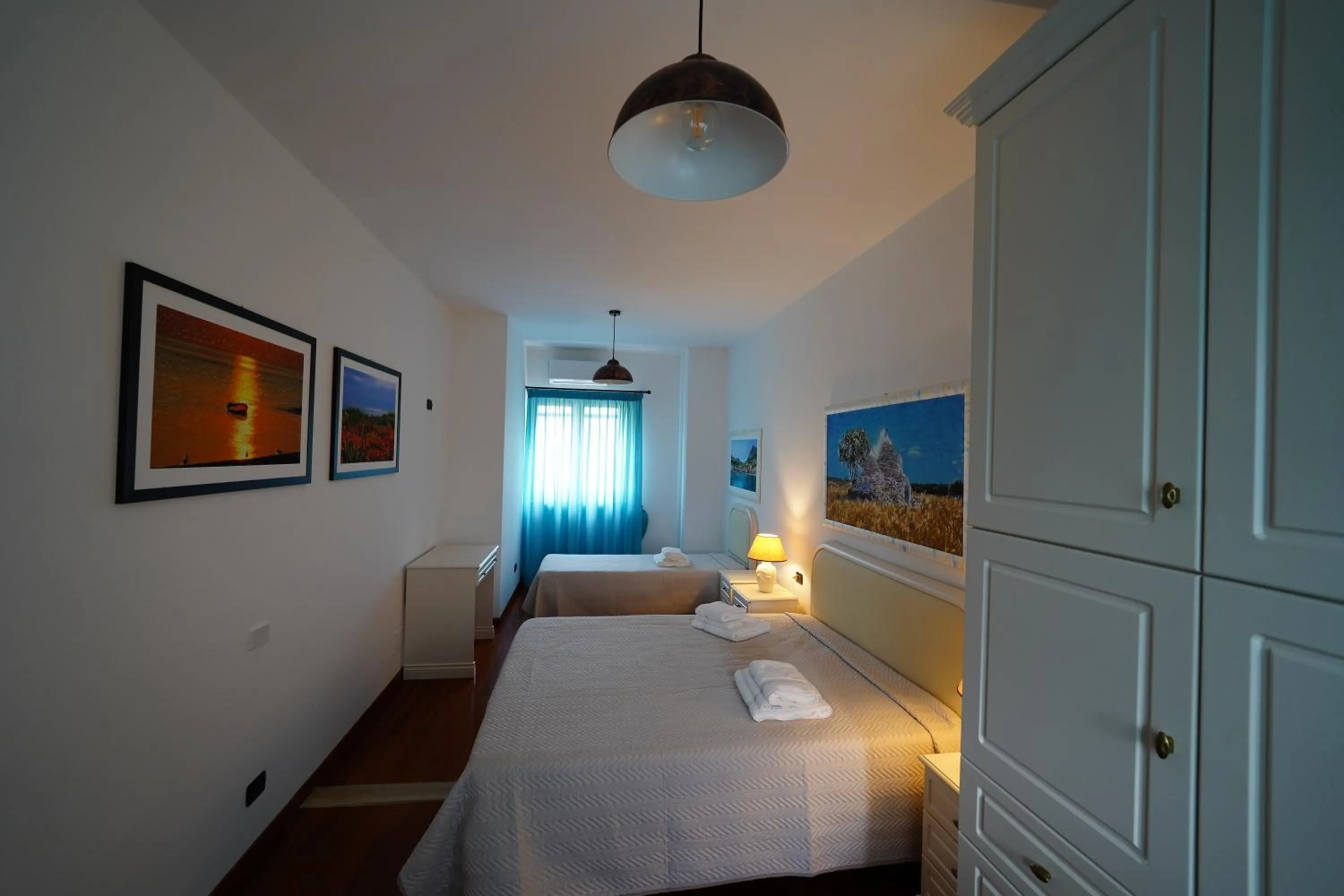 Photo of the whole room, Bed in station69 location