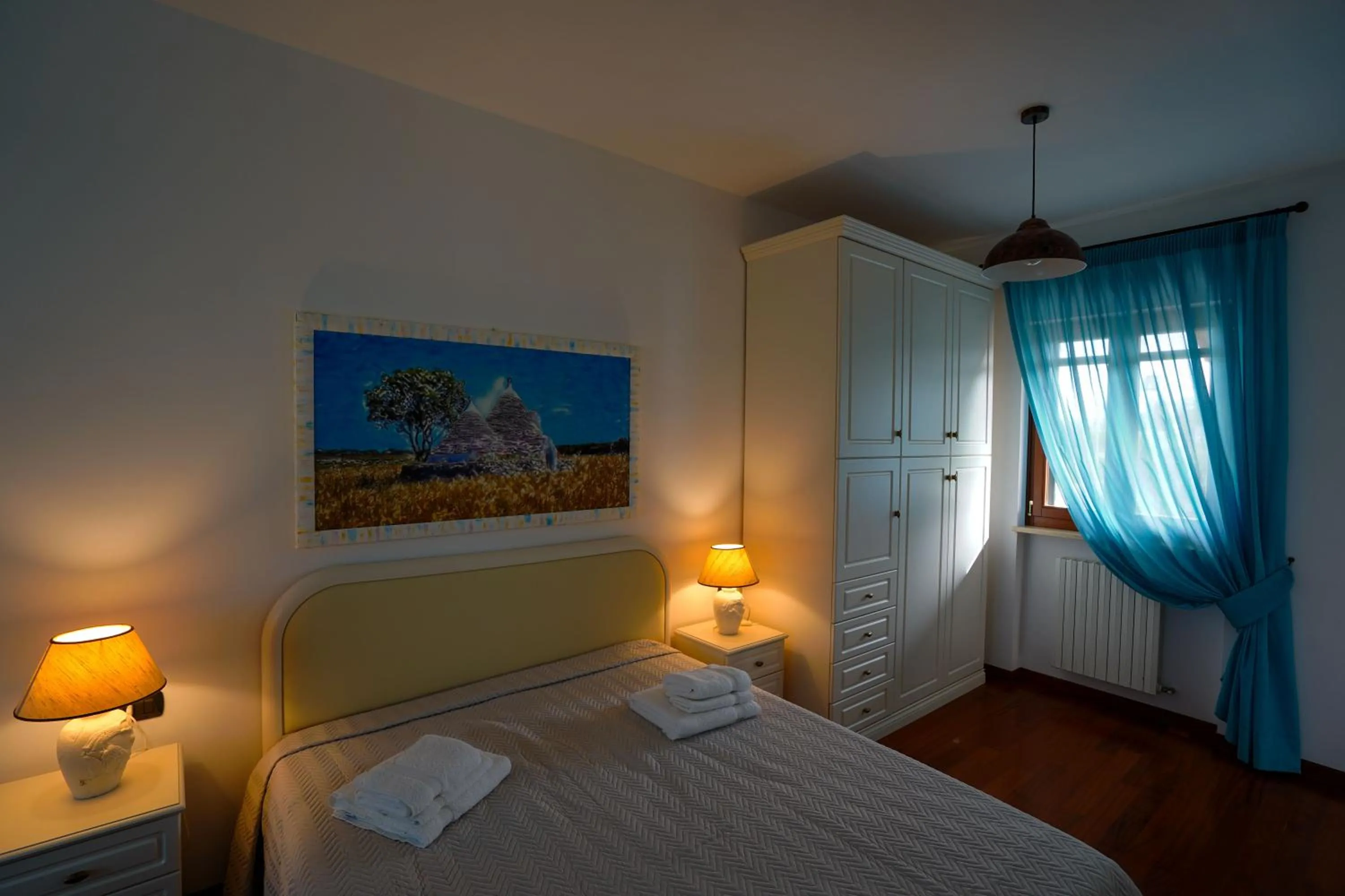 Photo of the whole room, Bed in station69 location