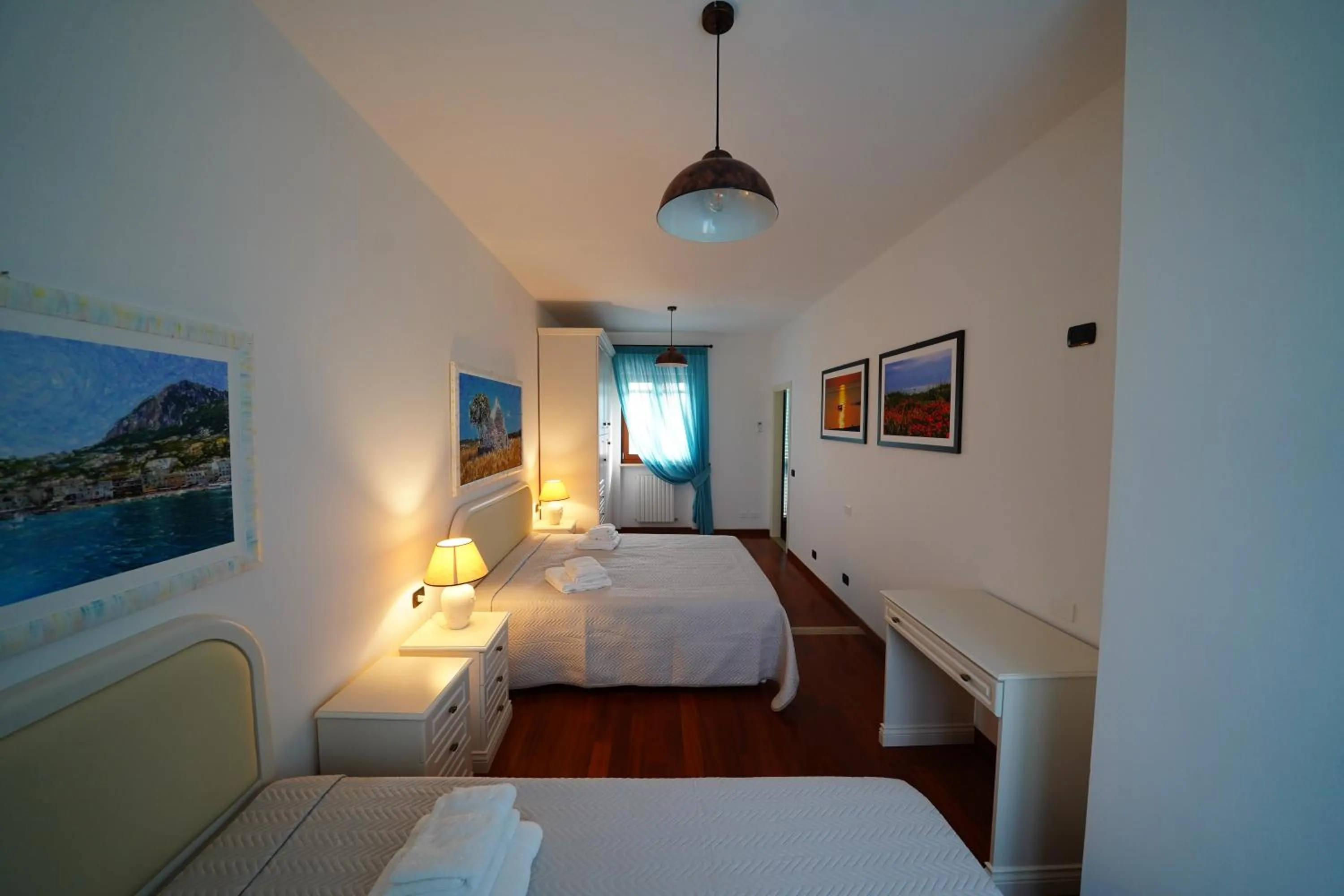 Photo of the whole room, Bed in station69 location