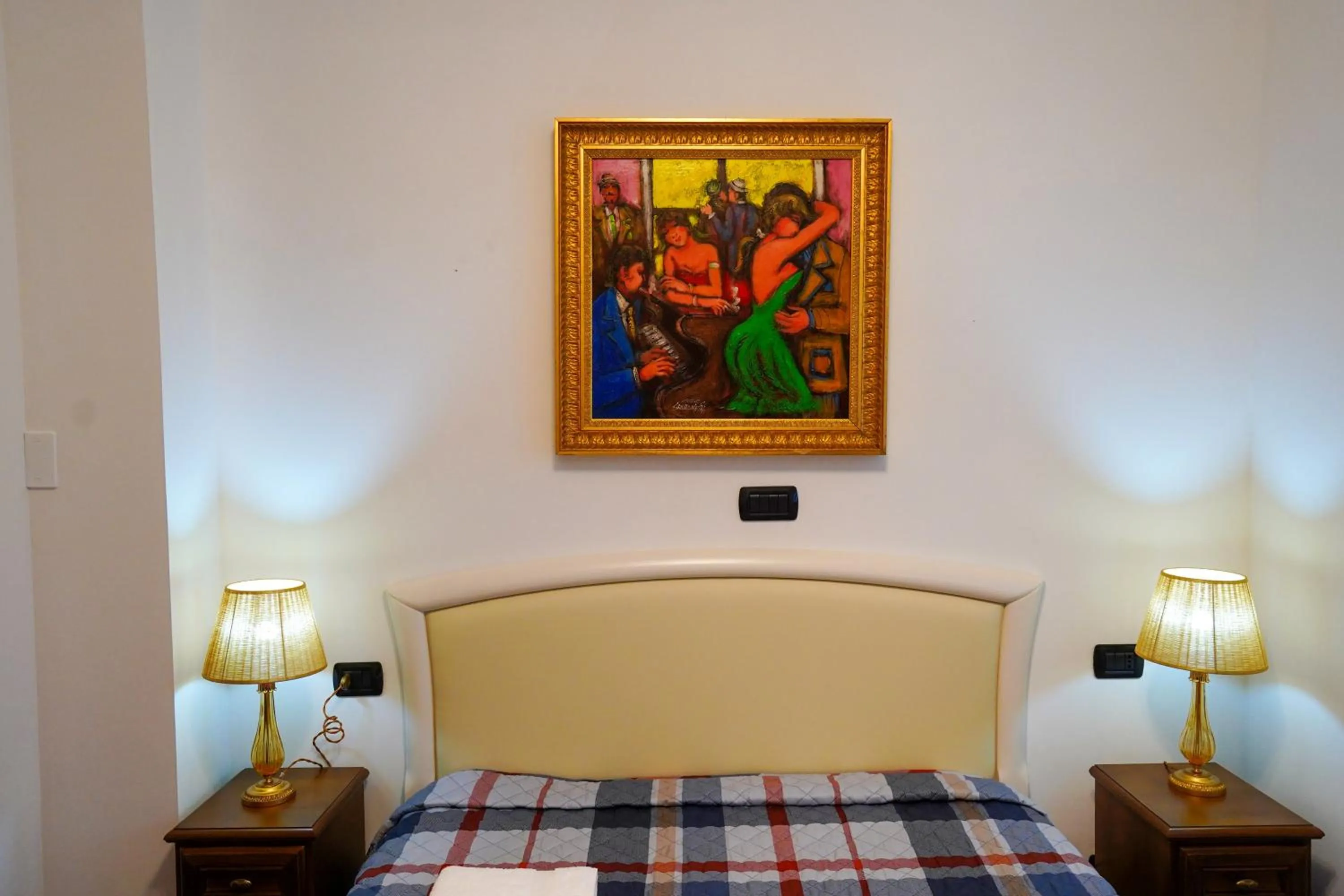 Photo of the whole room, Bed in station69 location