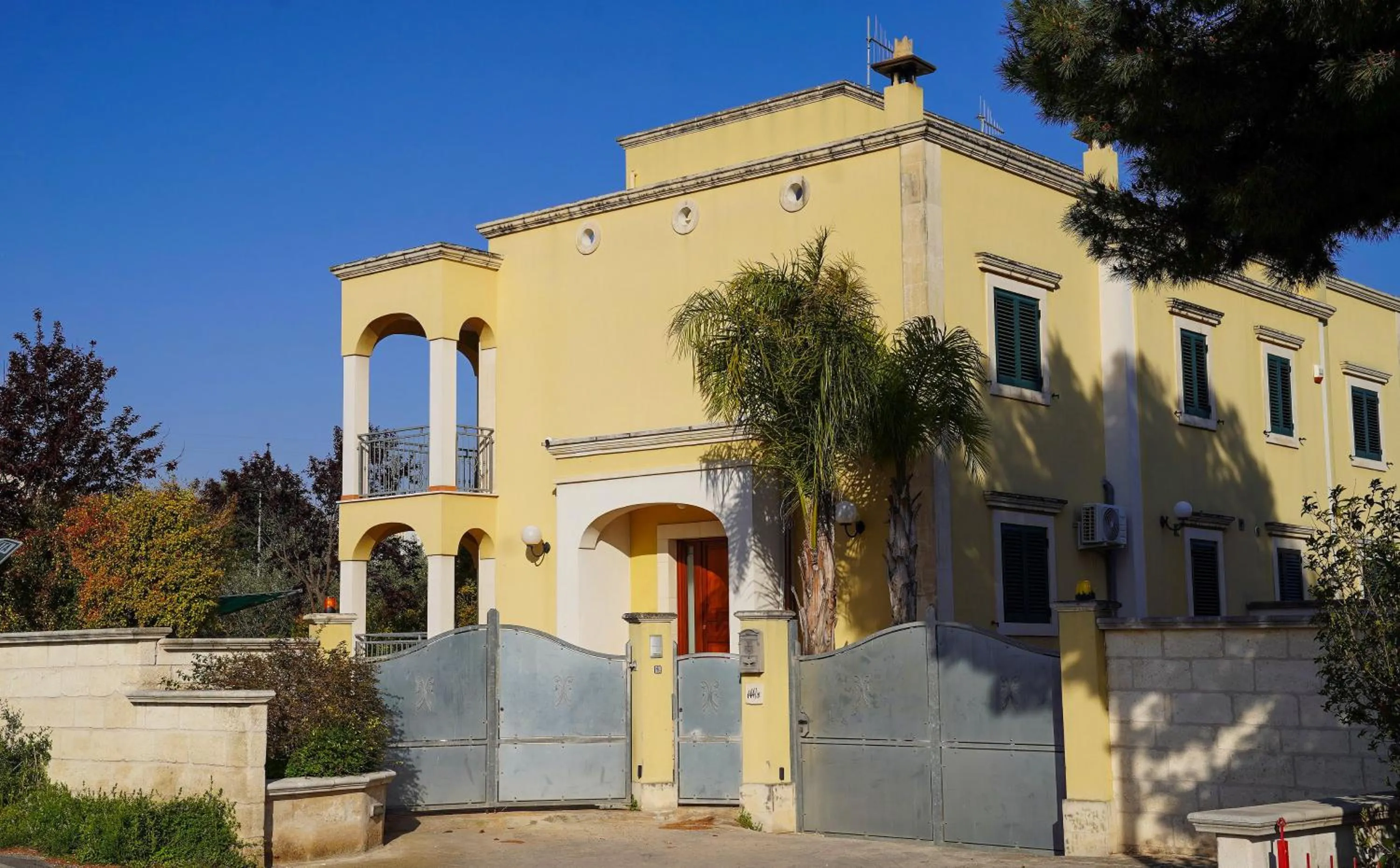 Facade/entrance in station69 location