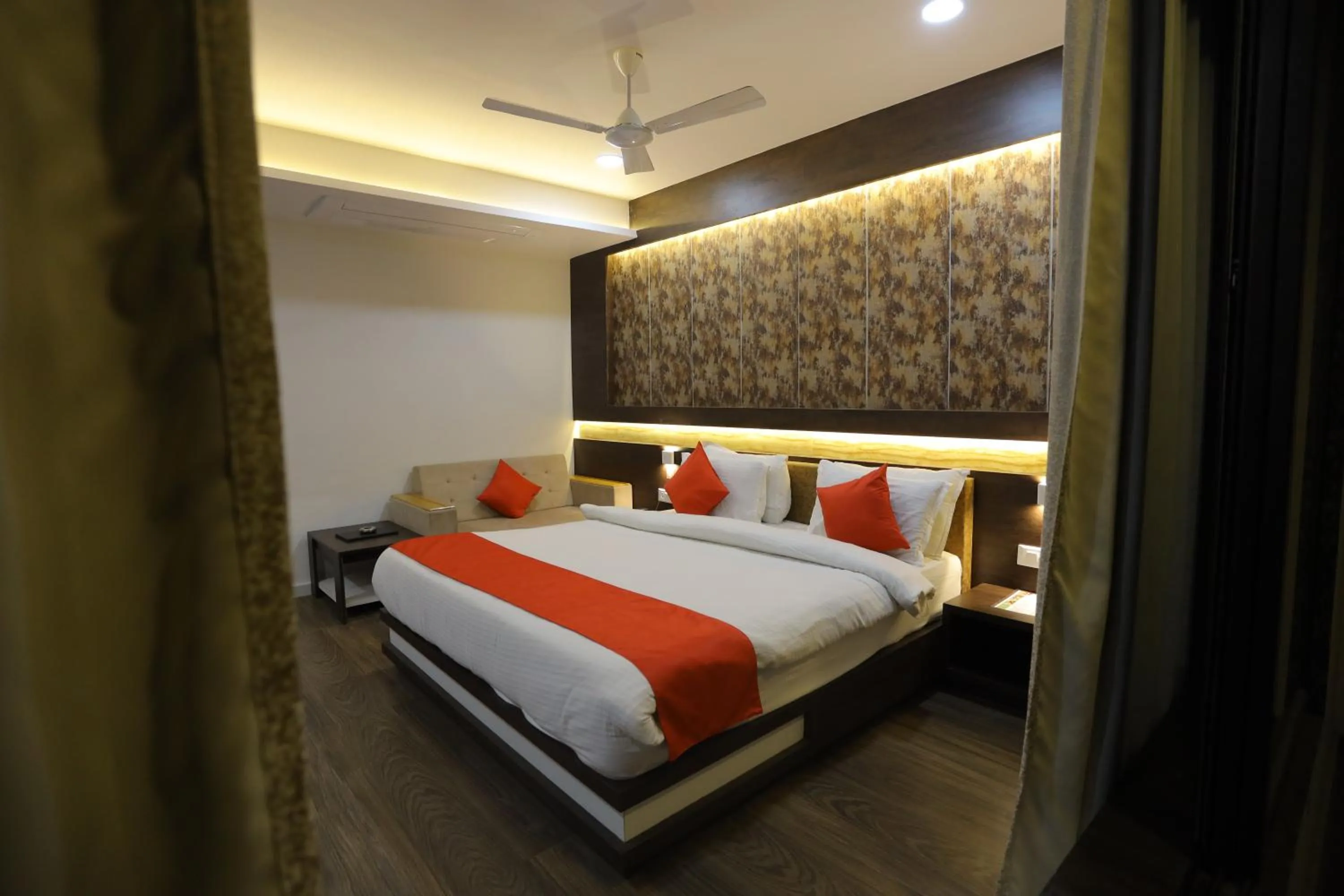 Bedroom, Bed in THE GRAND ASTORIA SOMANTH by Shivalaya Darshanam