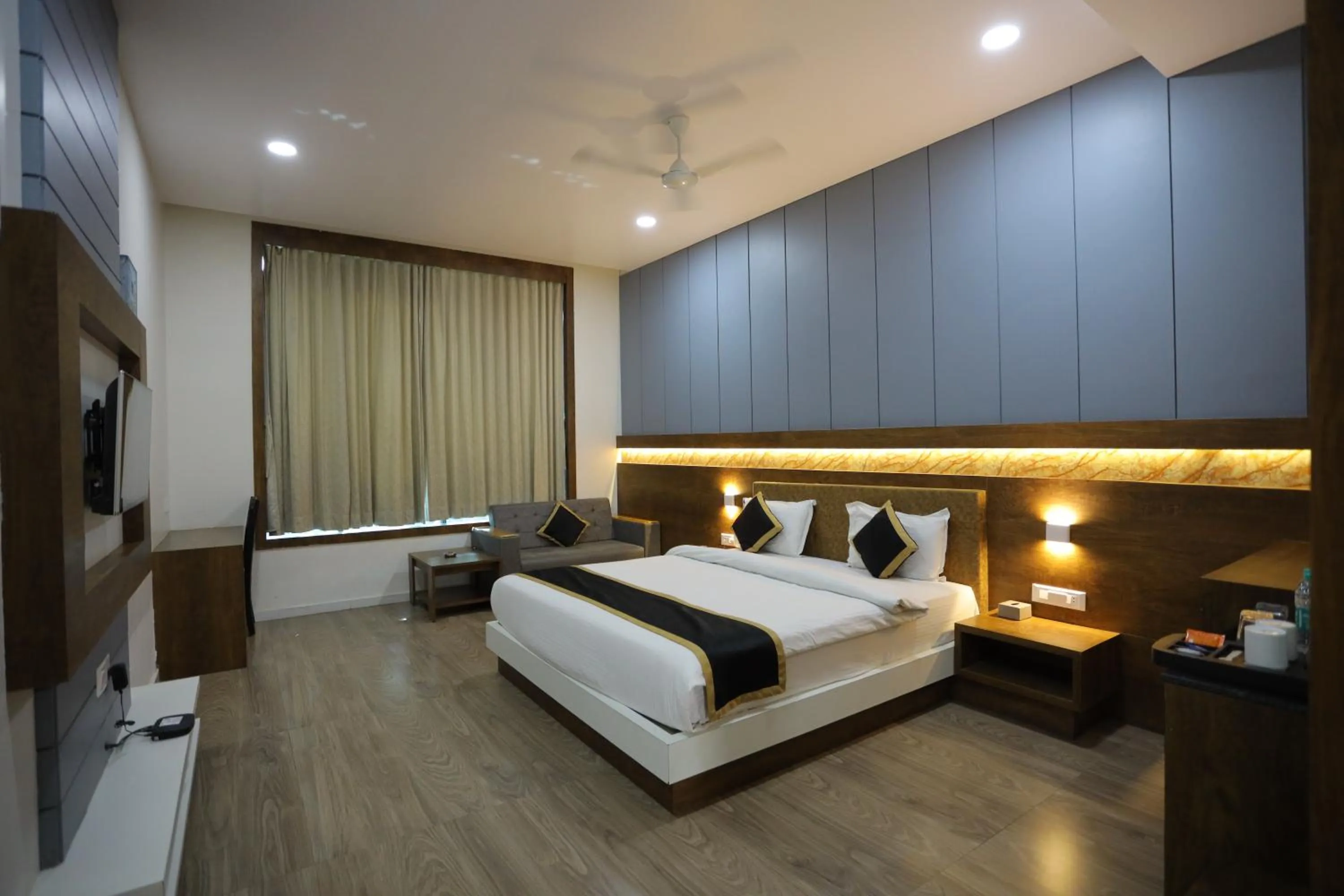 Guests, Bed in THE GRAND ASTORIA SOMANTH by Shivalaya Darshanam