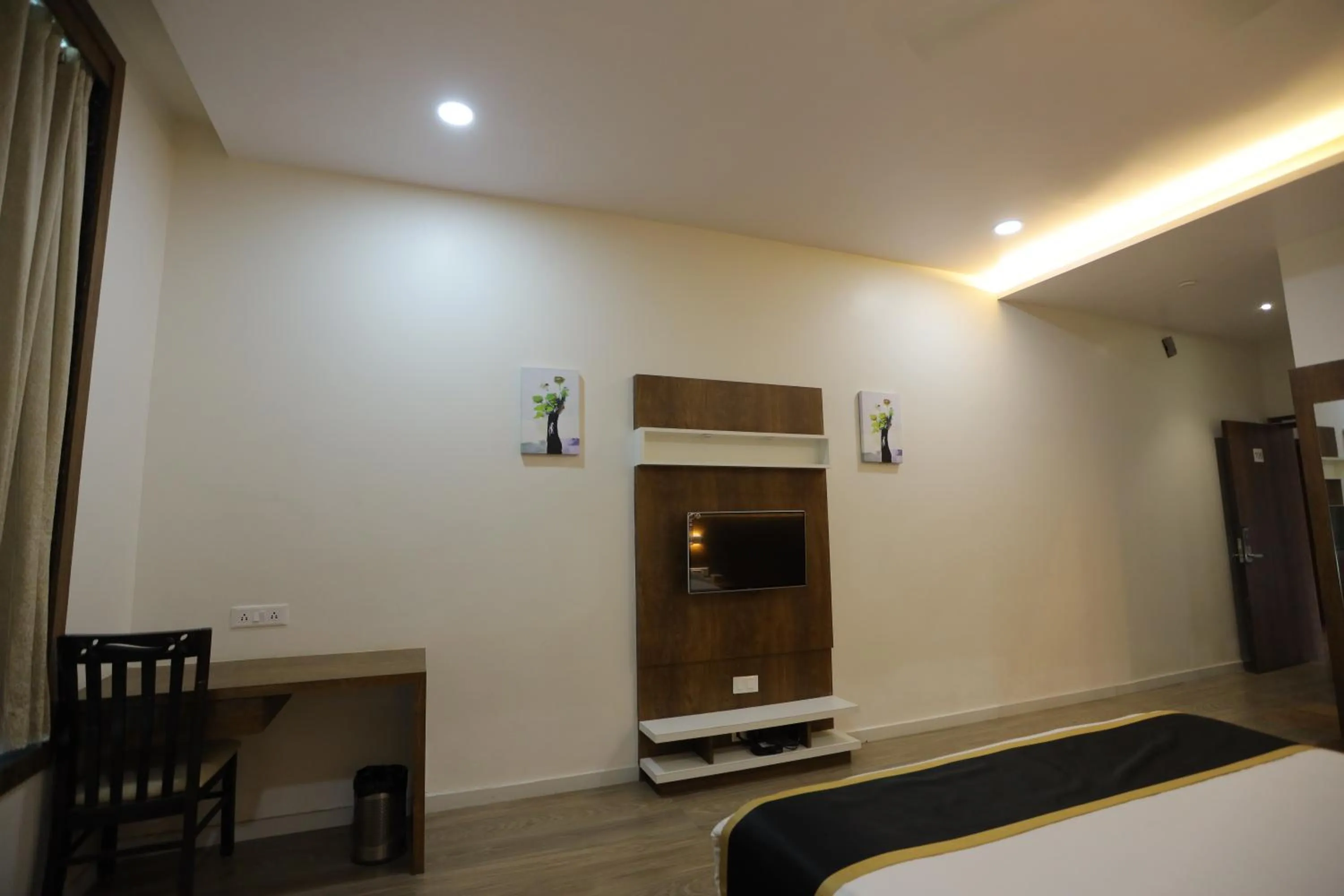 TV and multimedia, Bed in THE GRAND ASTORIA SOMANTH by Shivalaya Darshanam