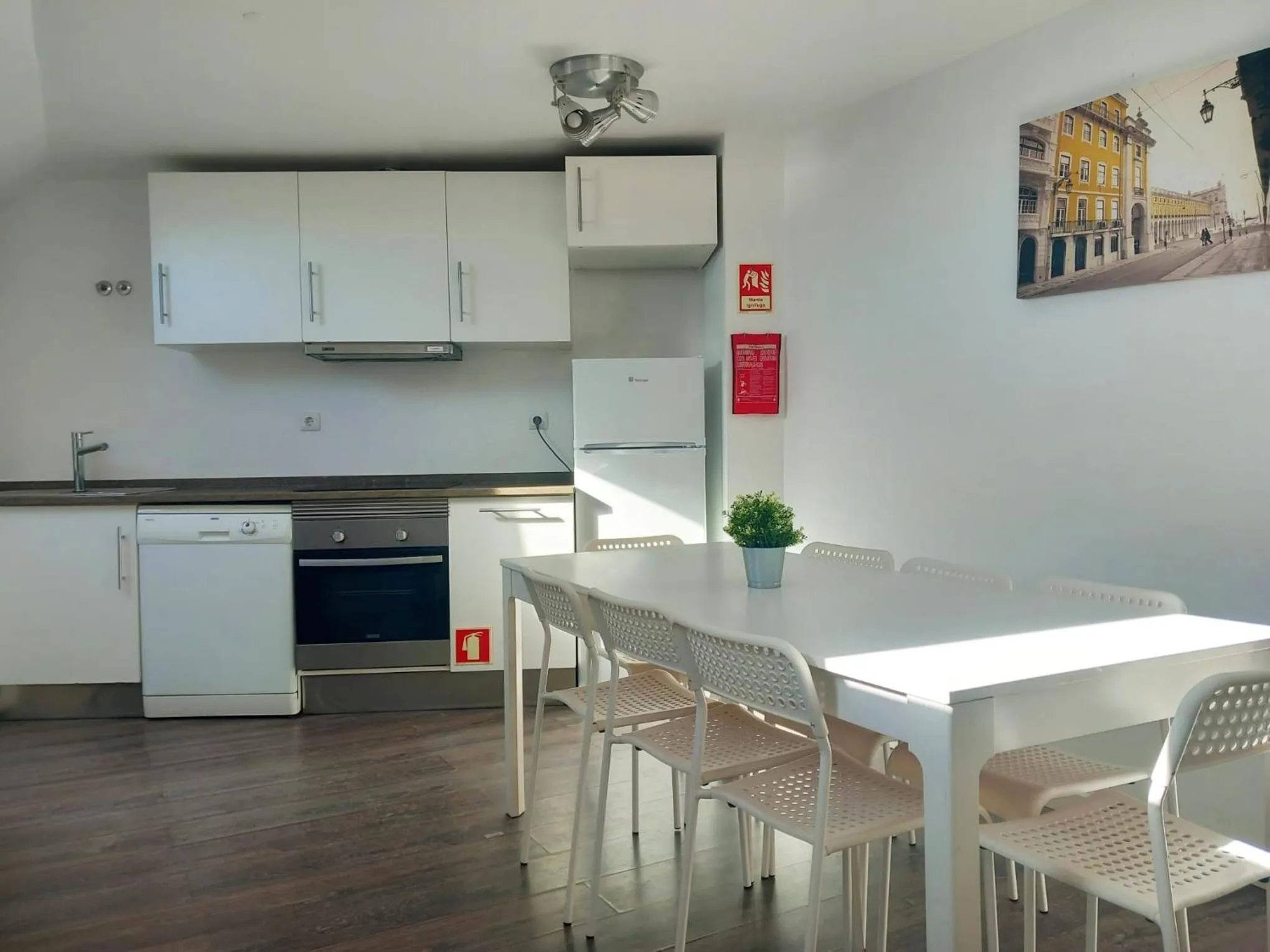 Kitchen or kitchenette in City Stays Cais do Sodre Apartments