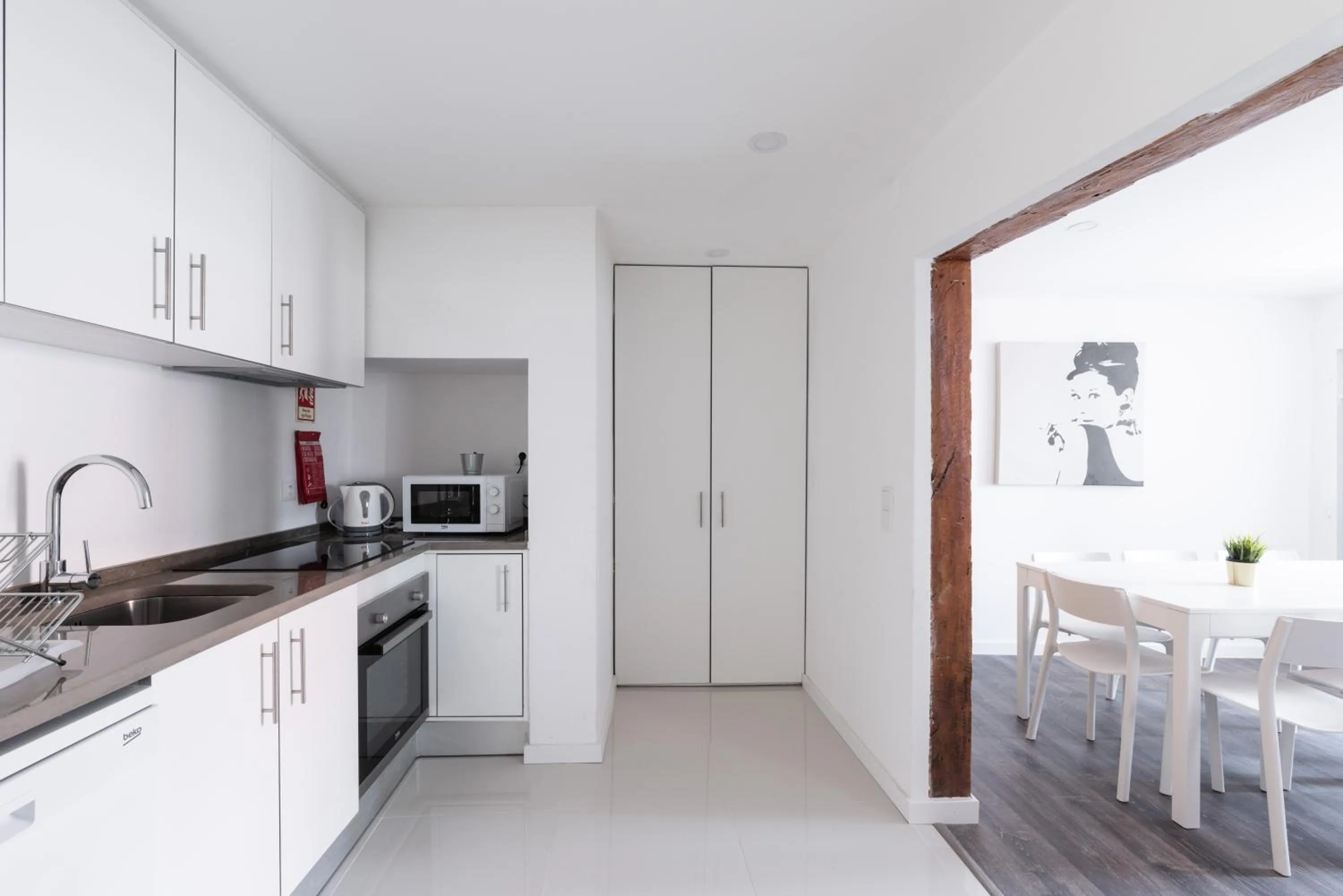 Kitchen or kitchenette in City Stays Cais do Sodre Apartments