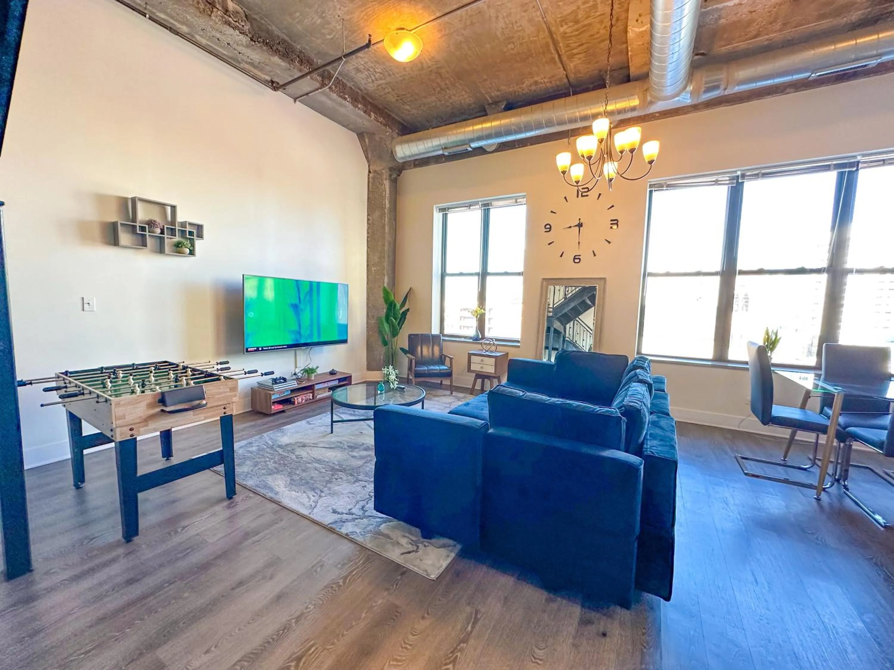 McCormick Place 3BR Luxury Penthouse Duplex with Personal Rooftop and Optional Parking for 8 guests in Chicago South Loop