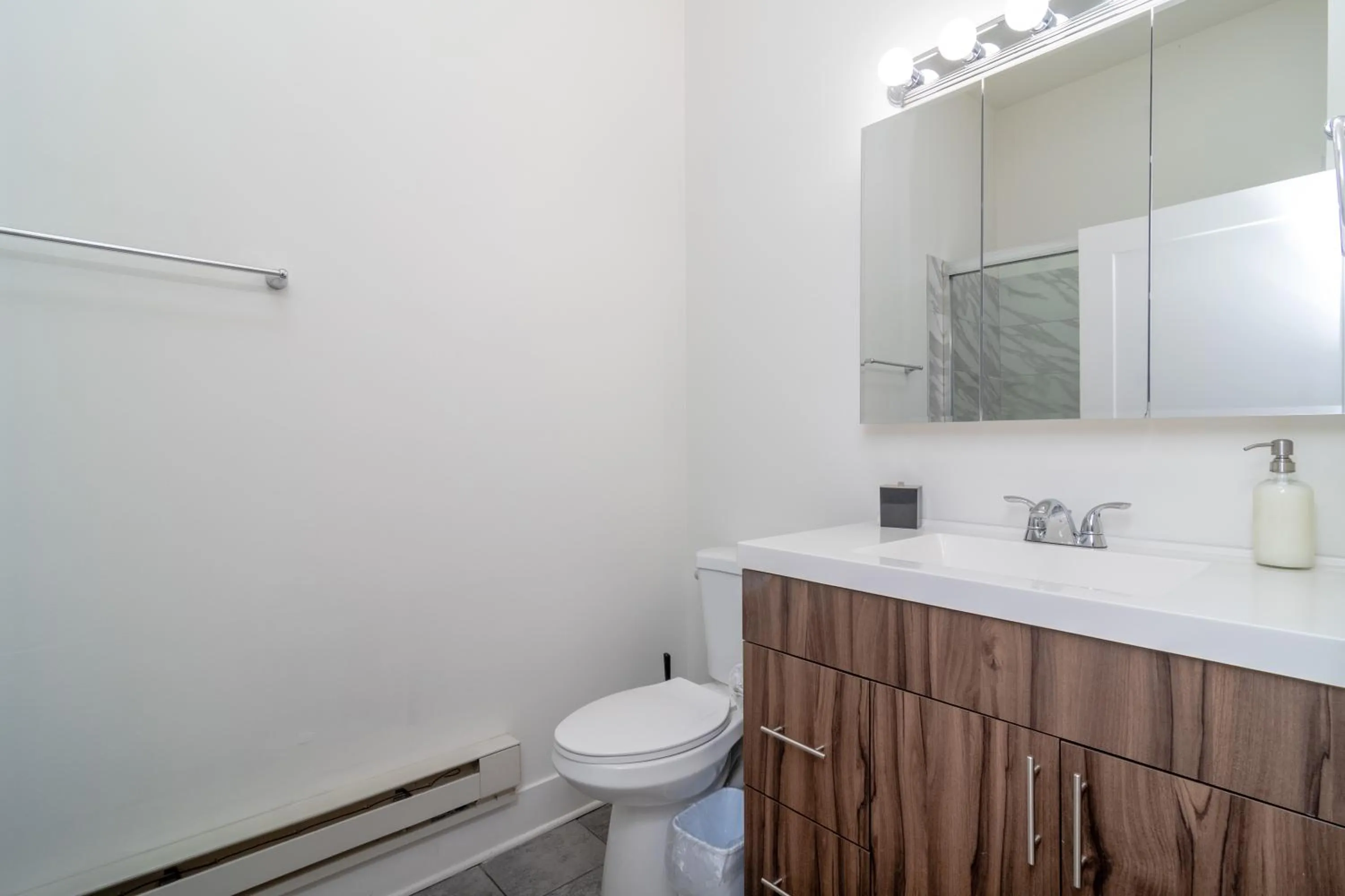 McCormick Place 3BR Luxury Penthouse Duplex with Personal Rooftop and Optional Parking for 8 guests in Chicago South Loop