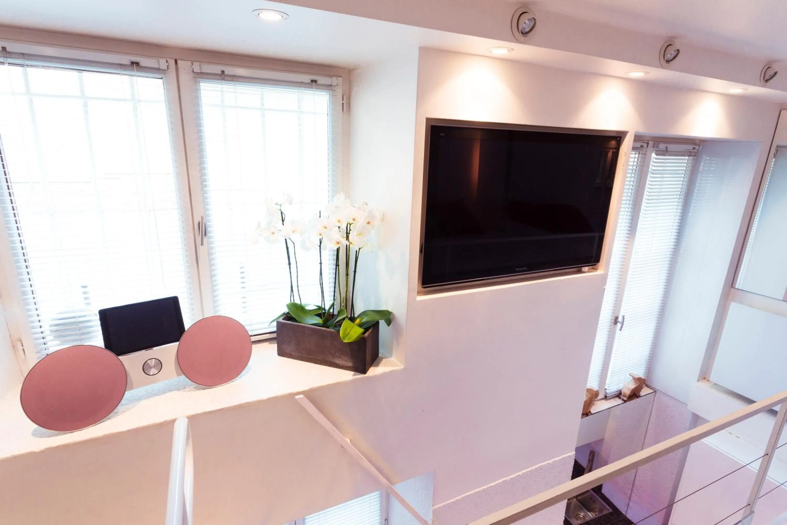 TV and multimedia in Stylish,luxury duplex Paris city center