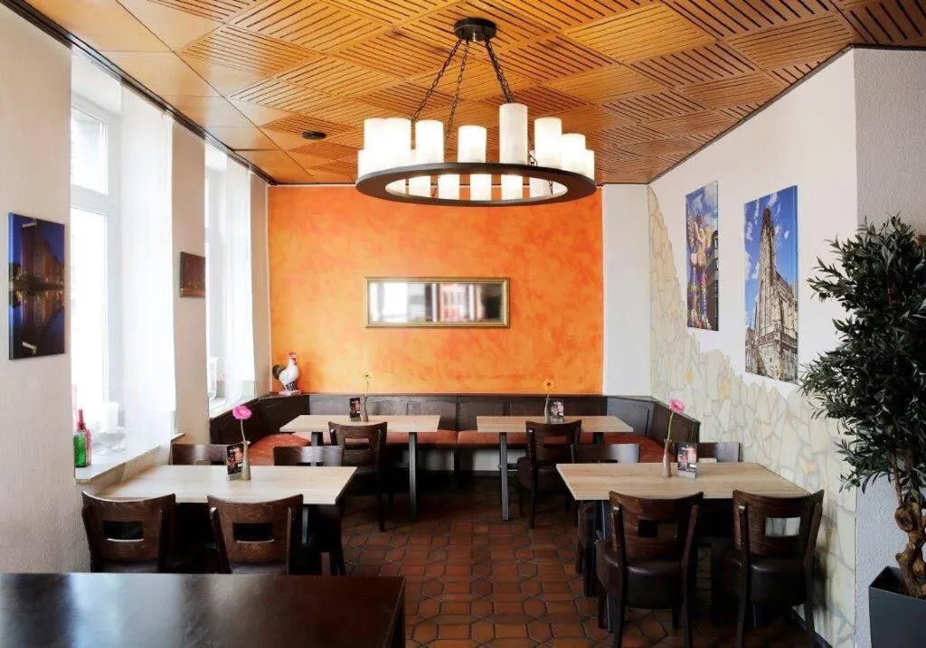 Restaurant/places to eat in Hotel Goldener Hahn