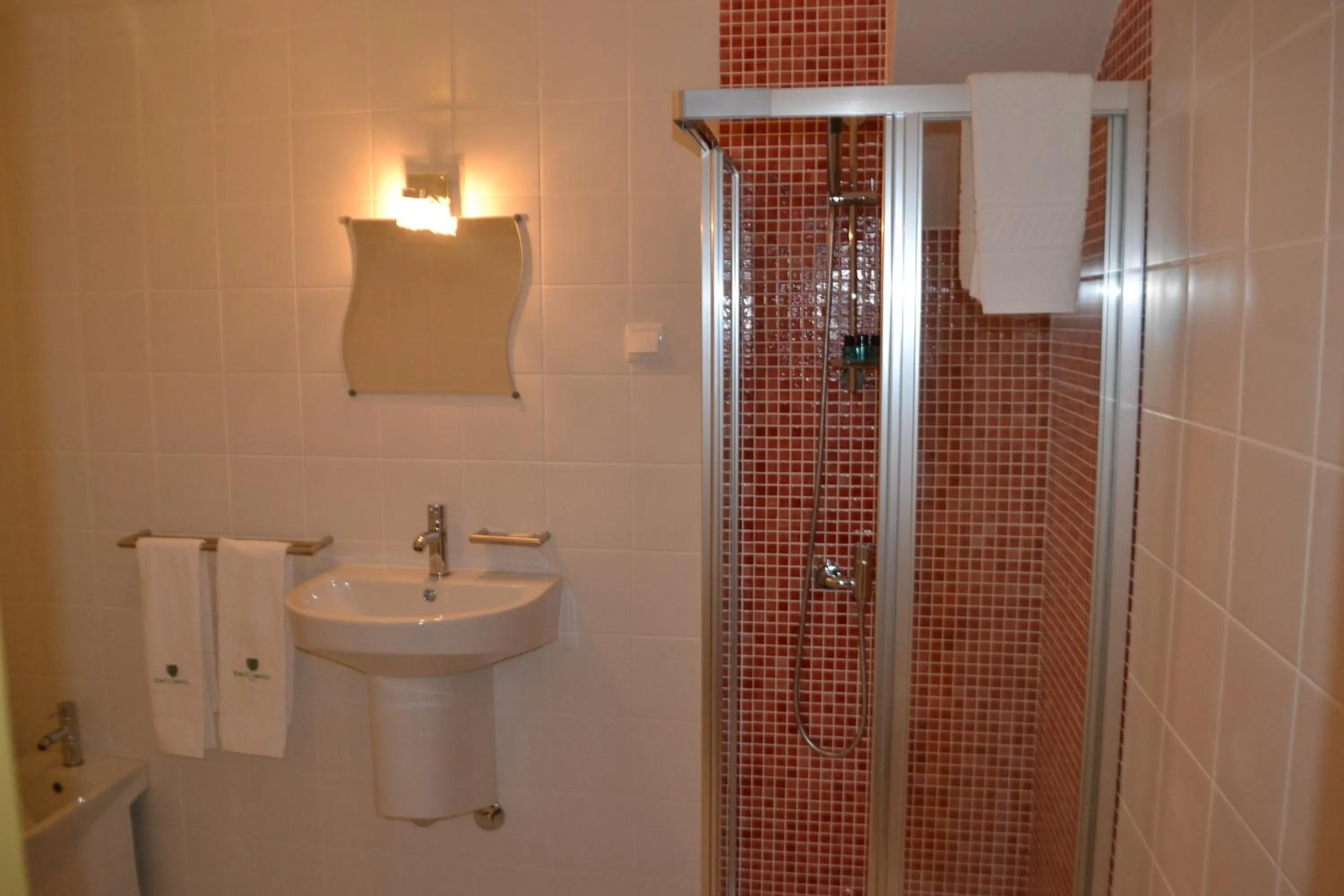 Bathroom in Hotel Comércio