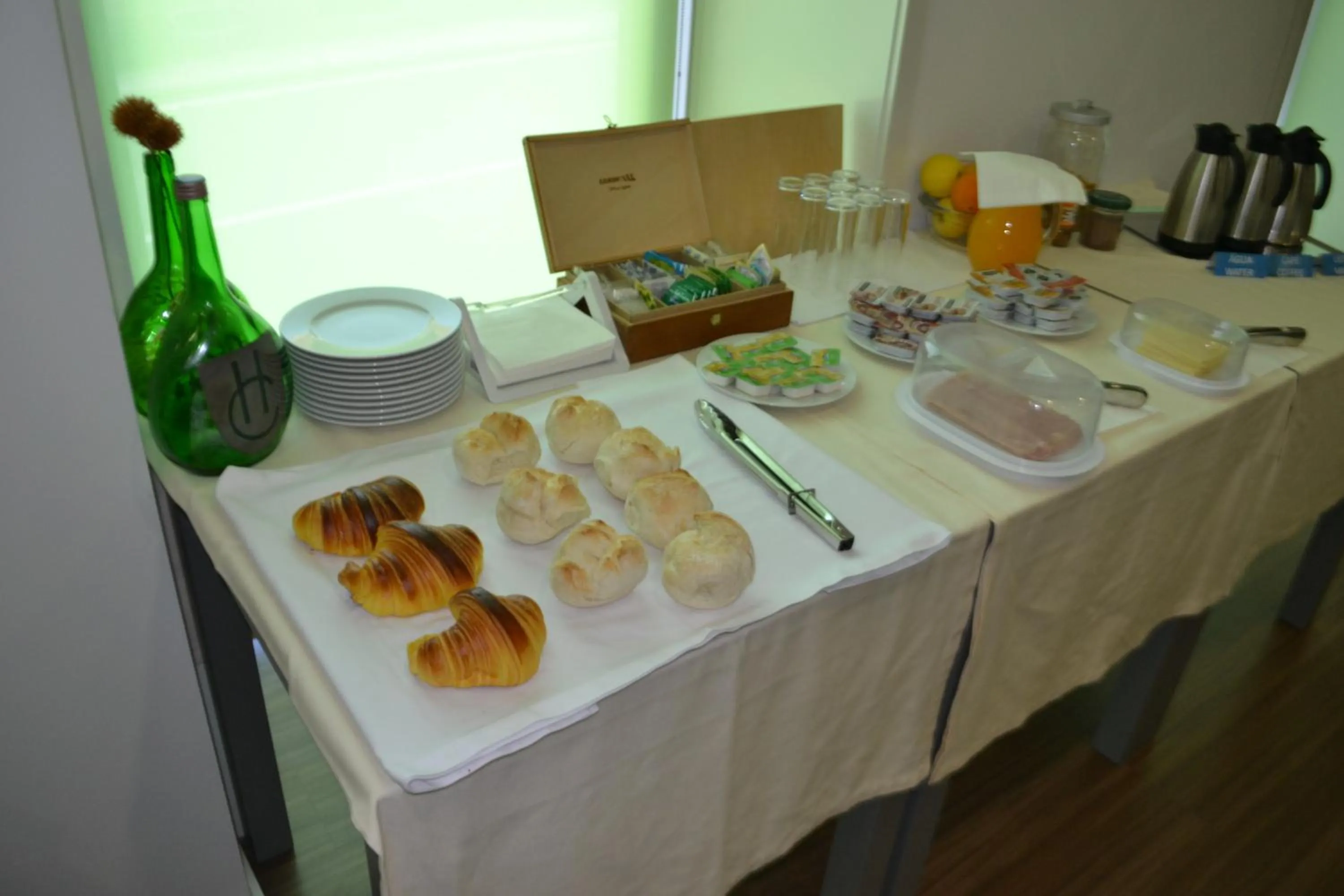 Buffet breakfast in Hotel Comércio