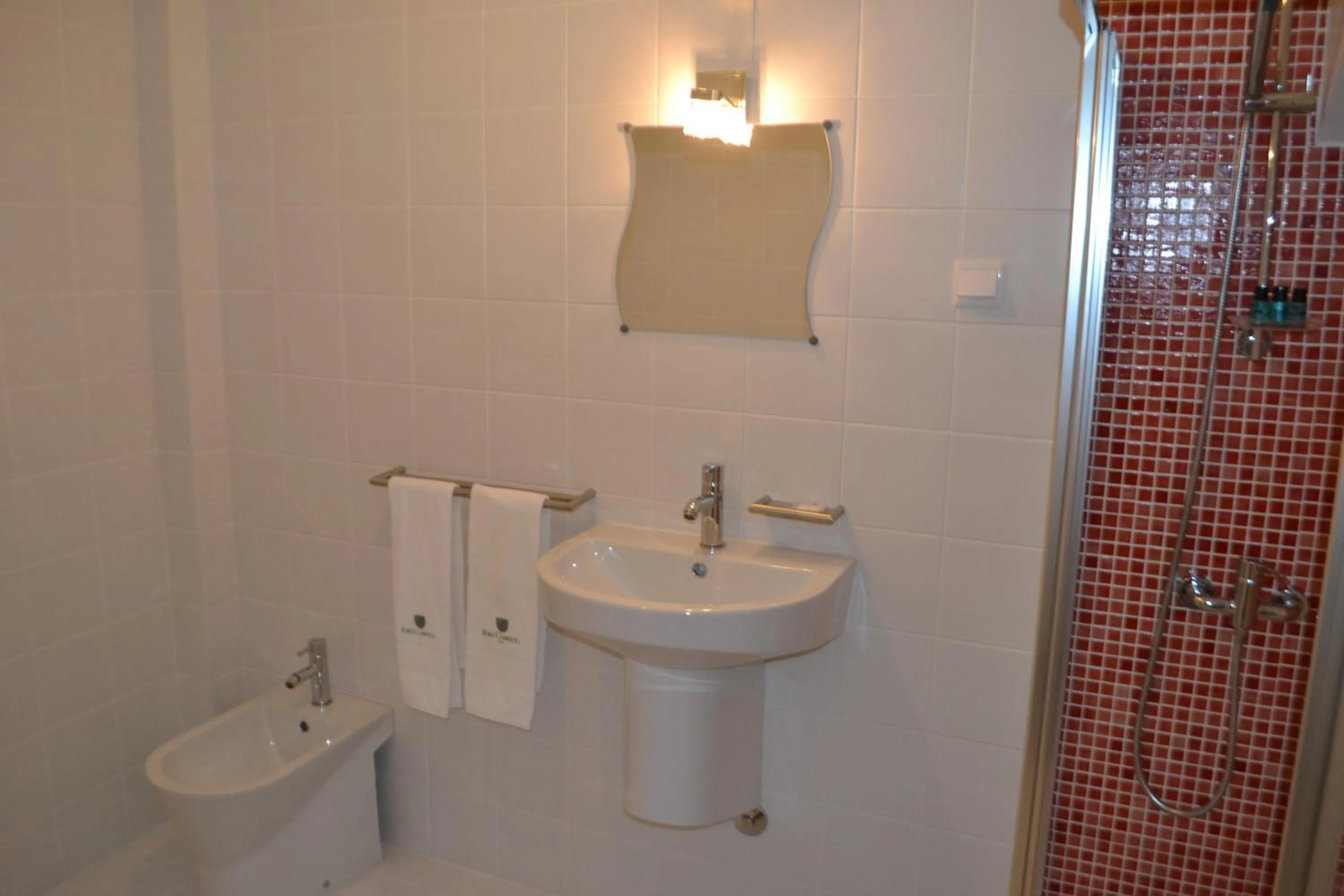 Bathroom in Hotel Comércio