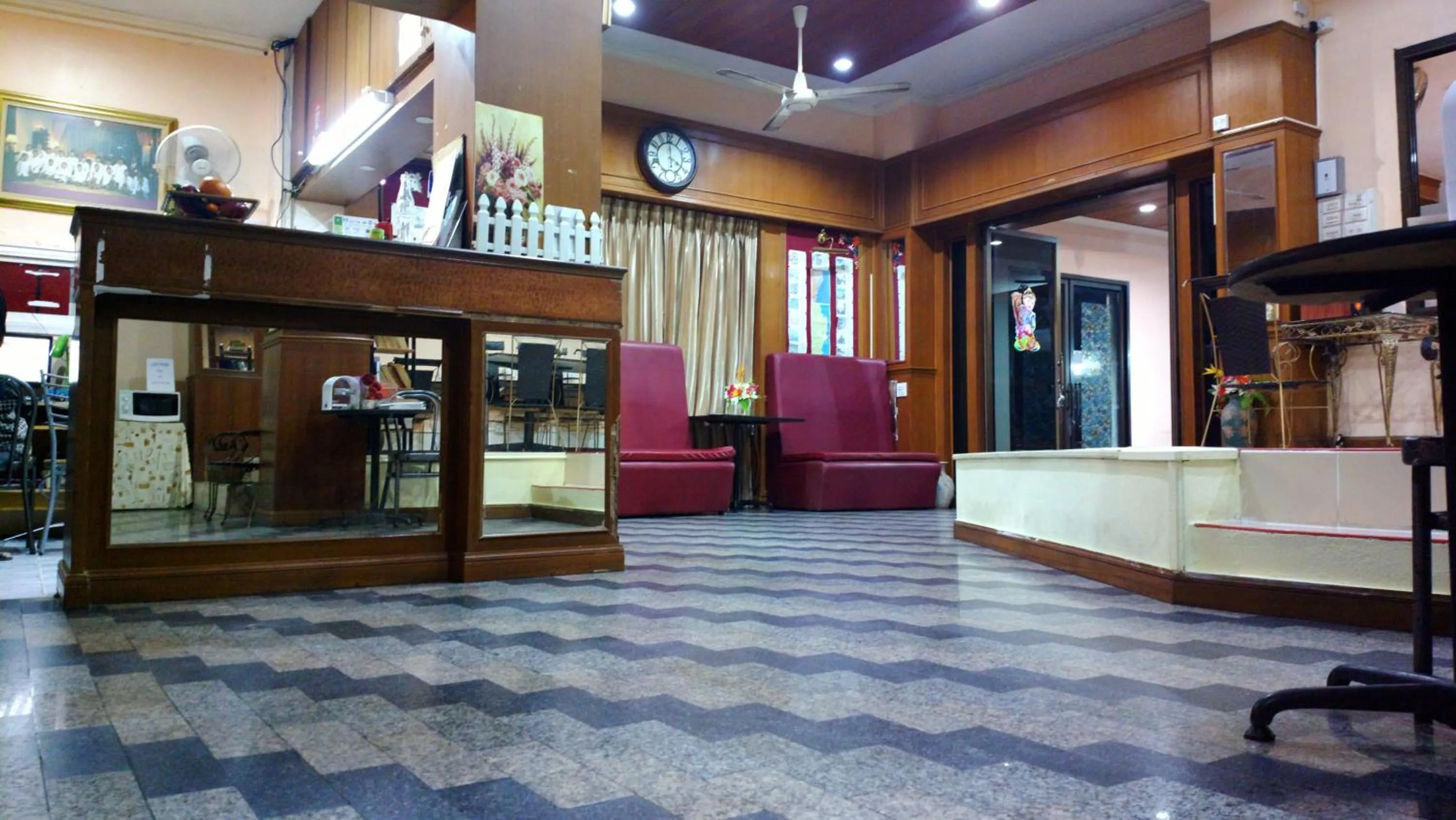 Communal lounge/ TV room in Hua Hin Euro City Hotel