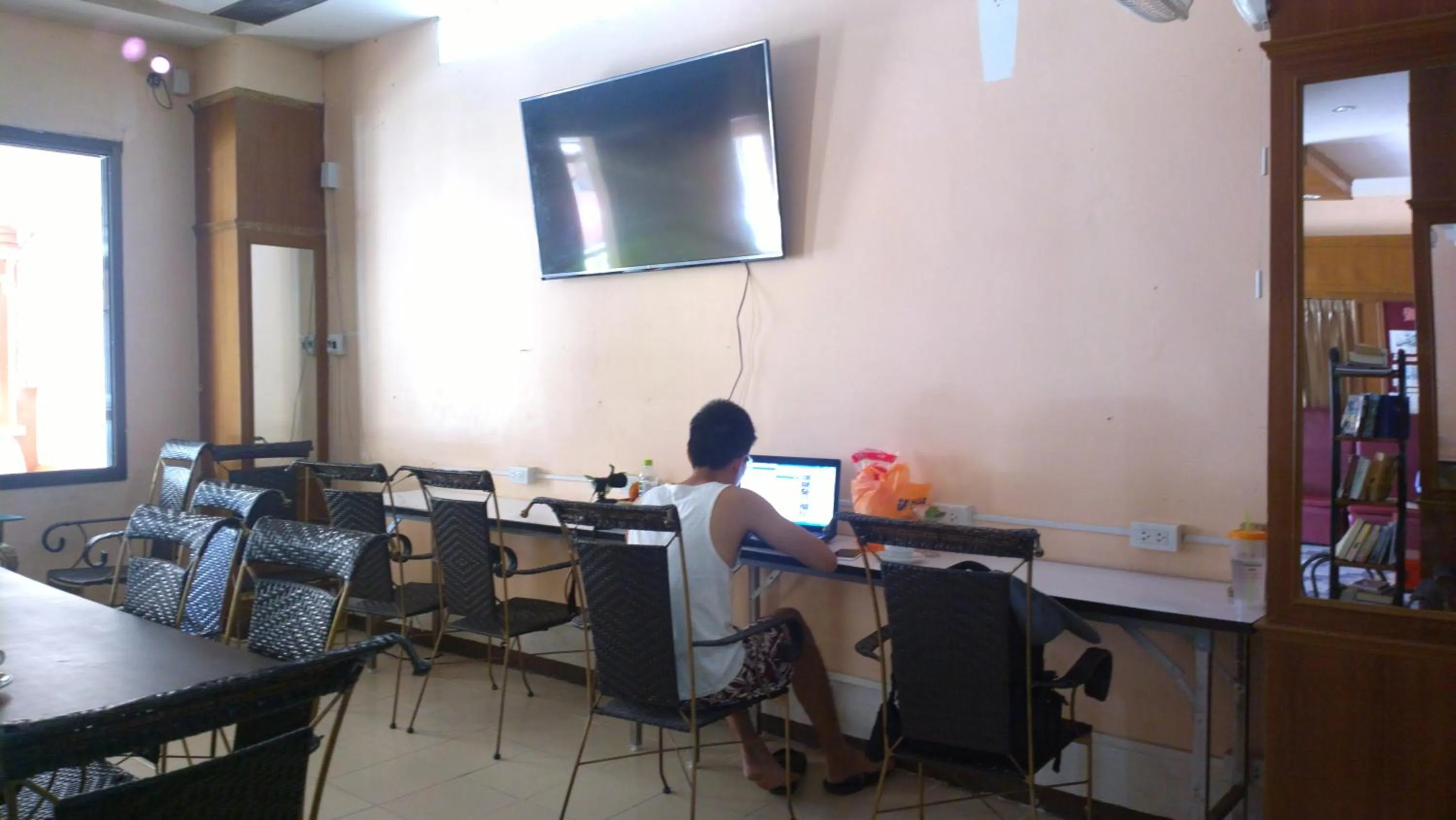 Communal lounge/ TV room in Hua Hin Euro City Hotel