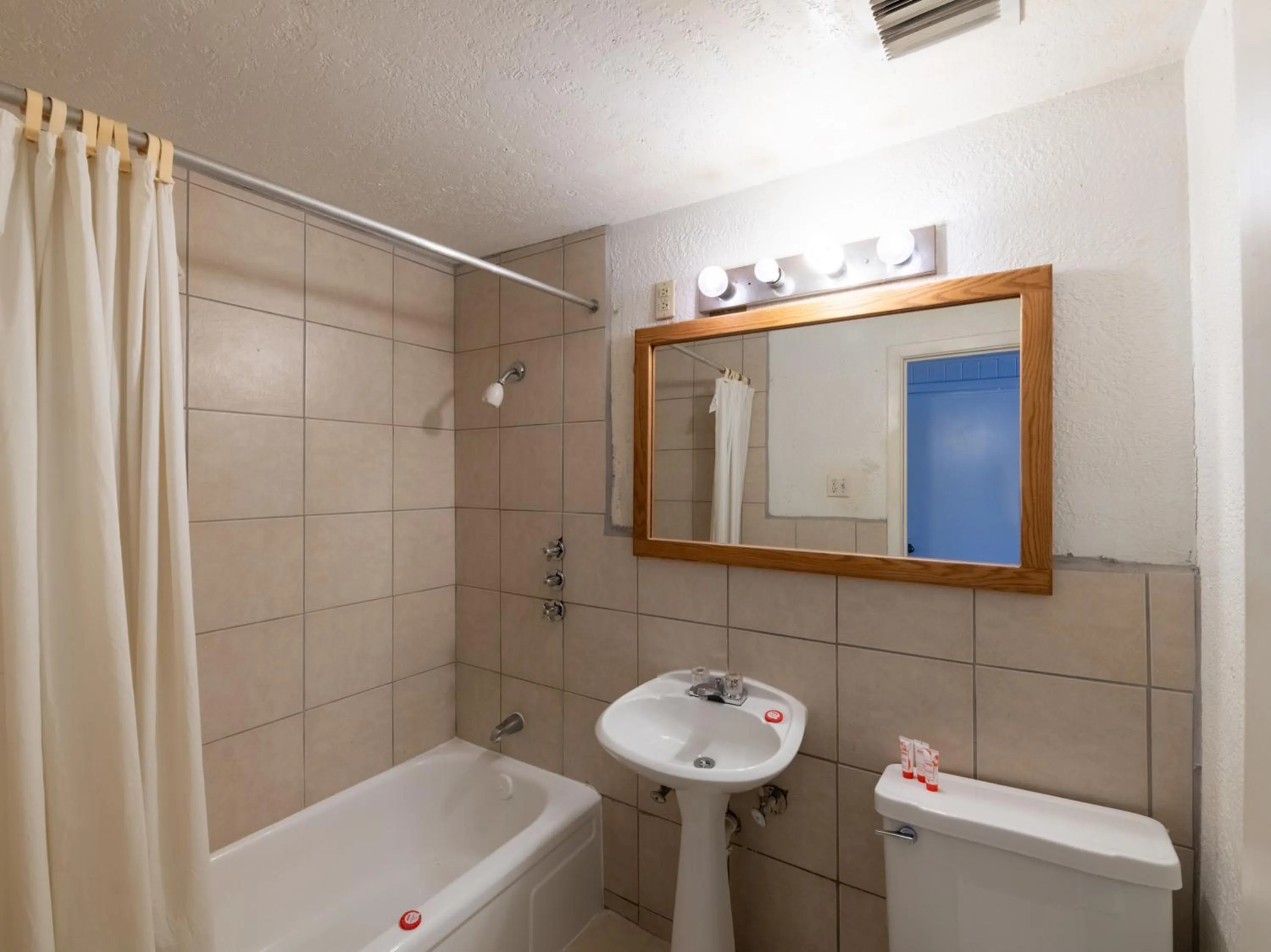 Bath, Bathroom in Hotel O Bay City, TX-35