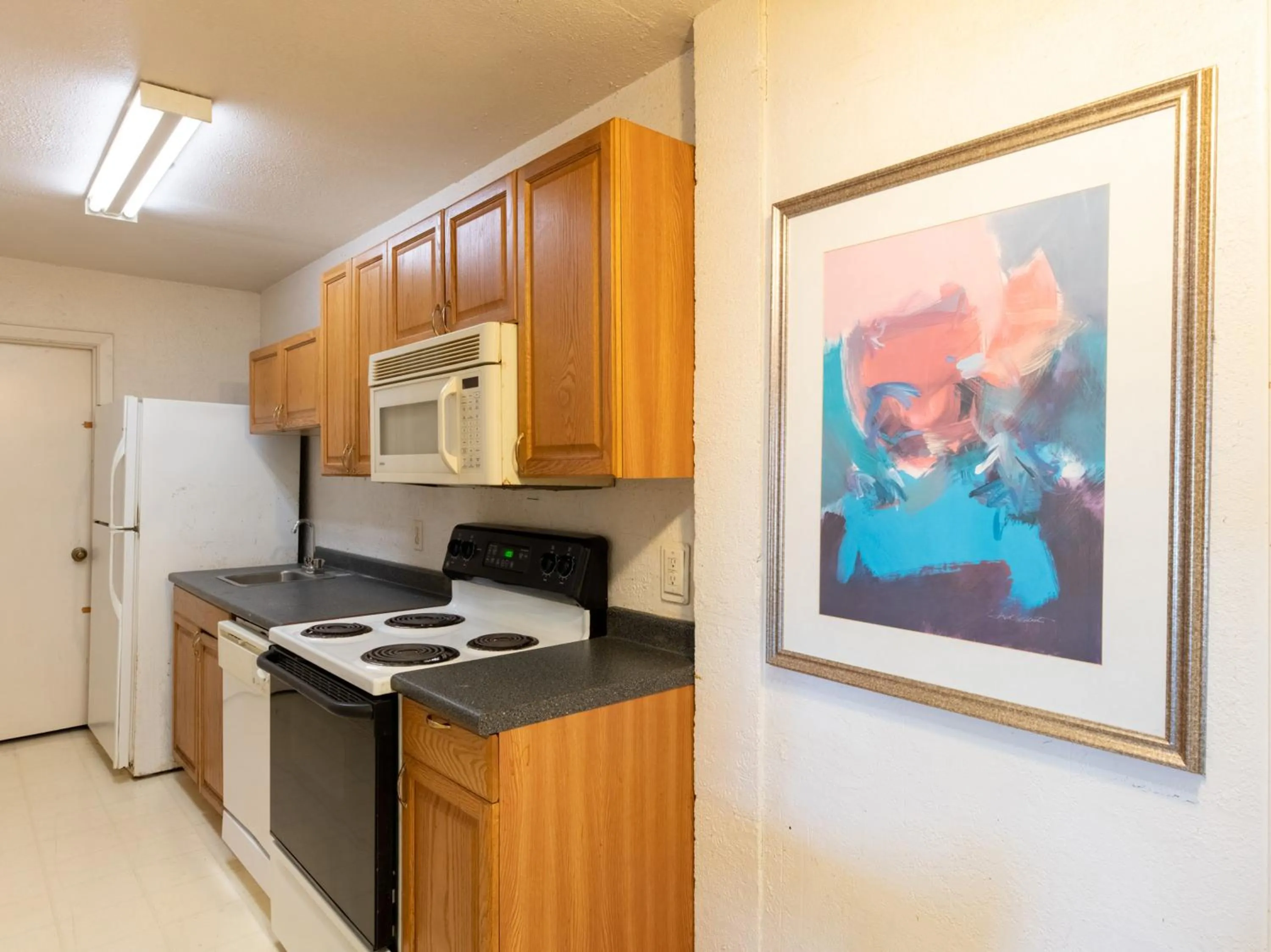 Kitchen or kitchenette, Kitchen/Kitchenette in Hotel O Bay City, TX-35