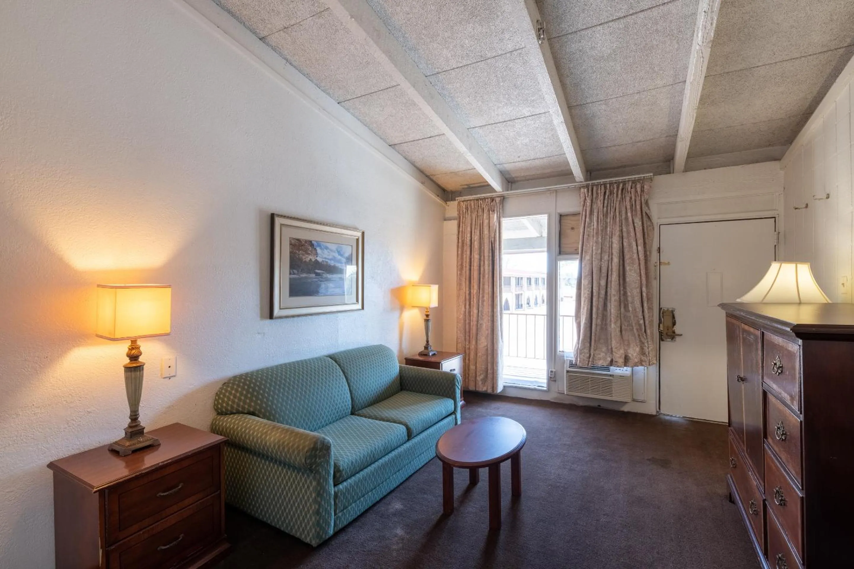 Bedroom, Seating Area in Hotel O Bay City, TX-35