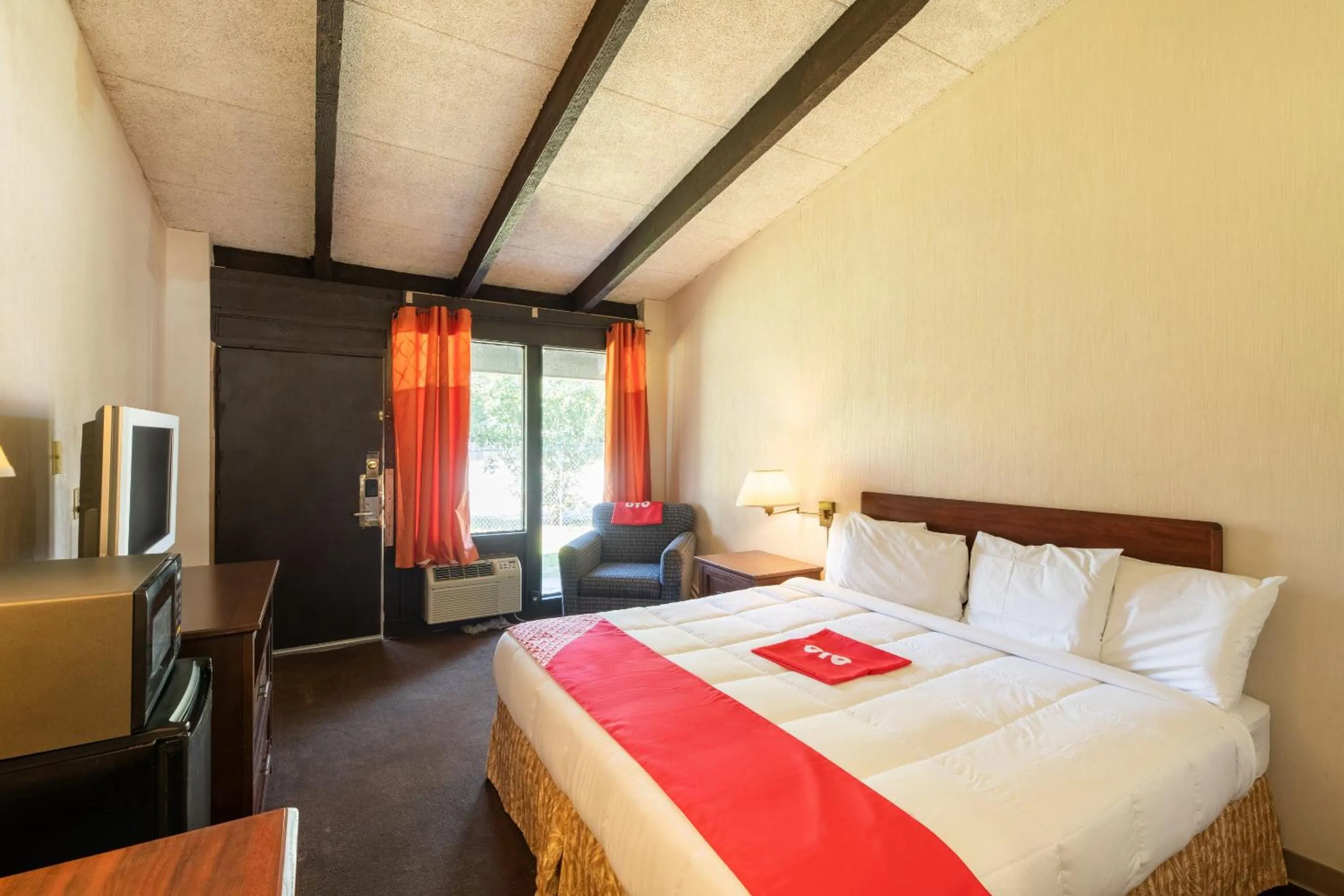 Bedroom in Hotel O Bay City, TX-35