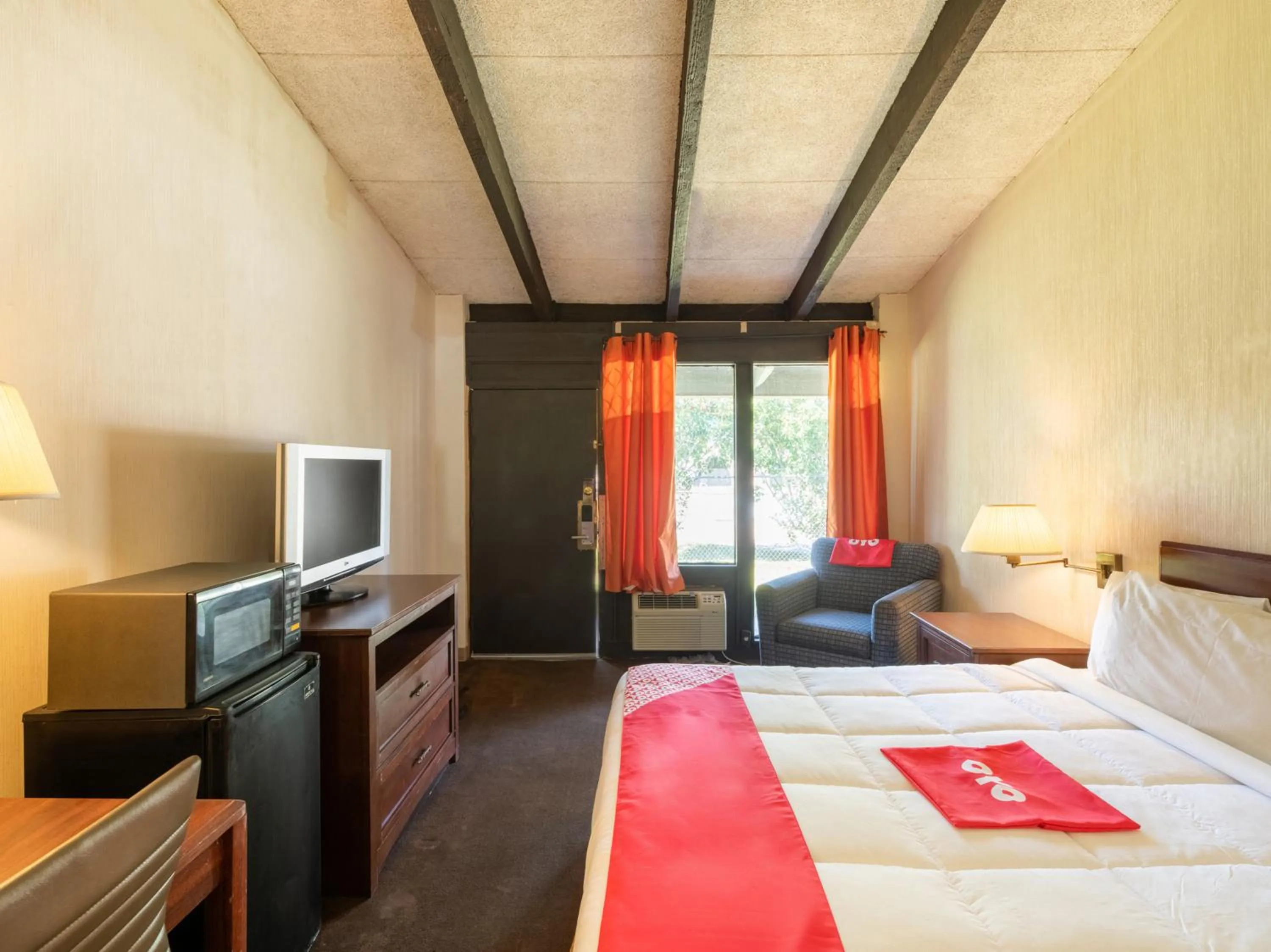 TV and multimedia, TV/Entertainment Center in Hotel O Bay City, TX-35