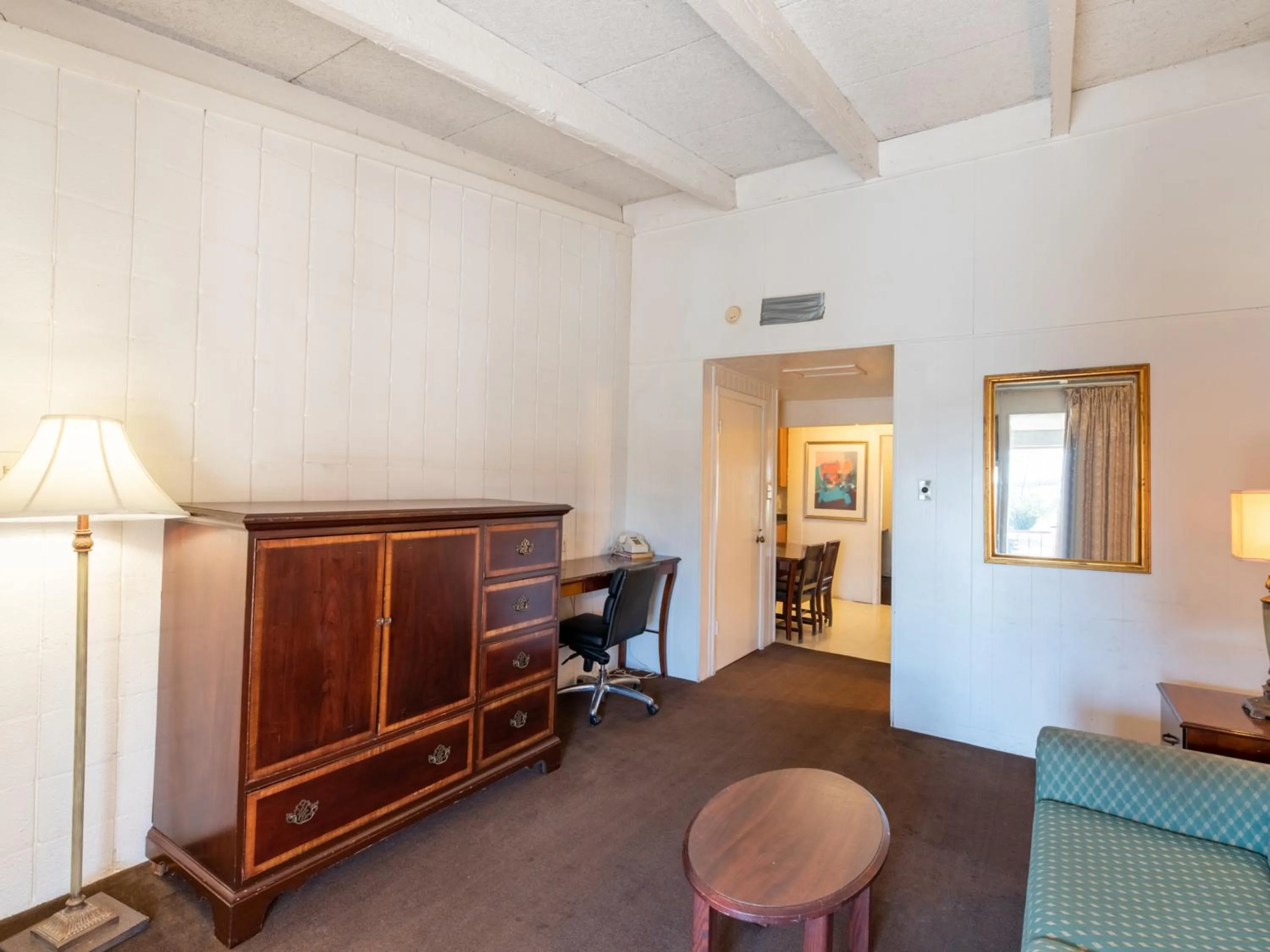 Seating area, TV/Entertainment Center in Hotel O Bay City, TX-35
