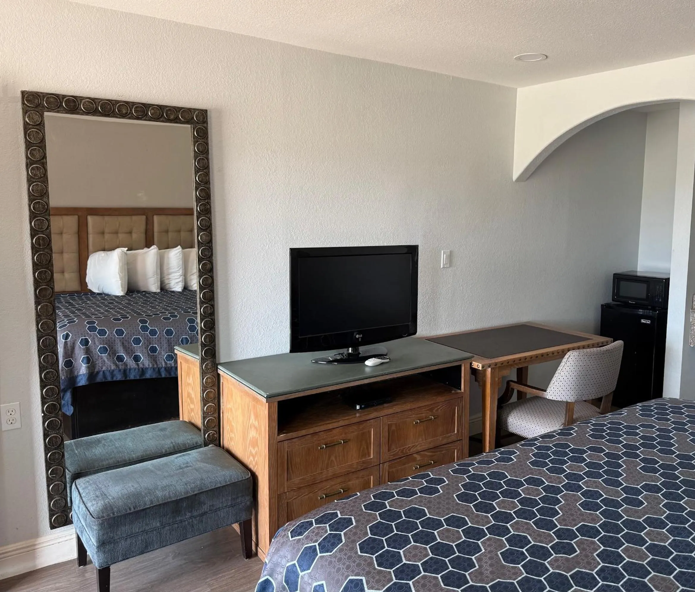 TV and multimedia, Bed in Western Inn